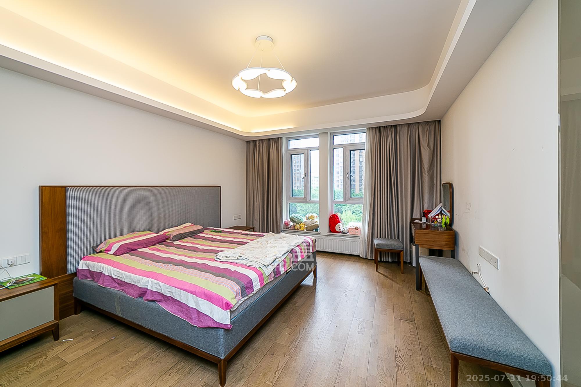 第六都（陆都小区）  5室2厅3卫    480.0万卧室