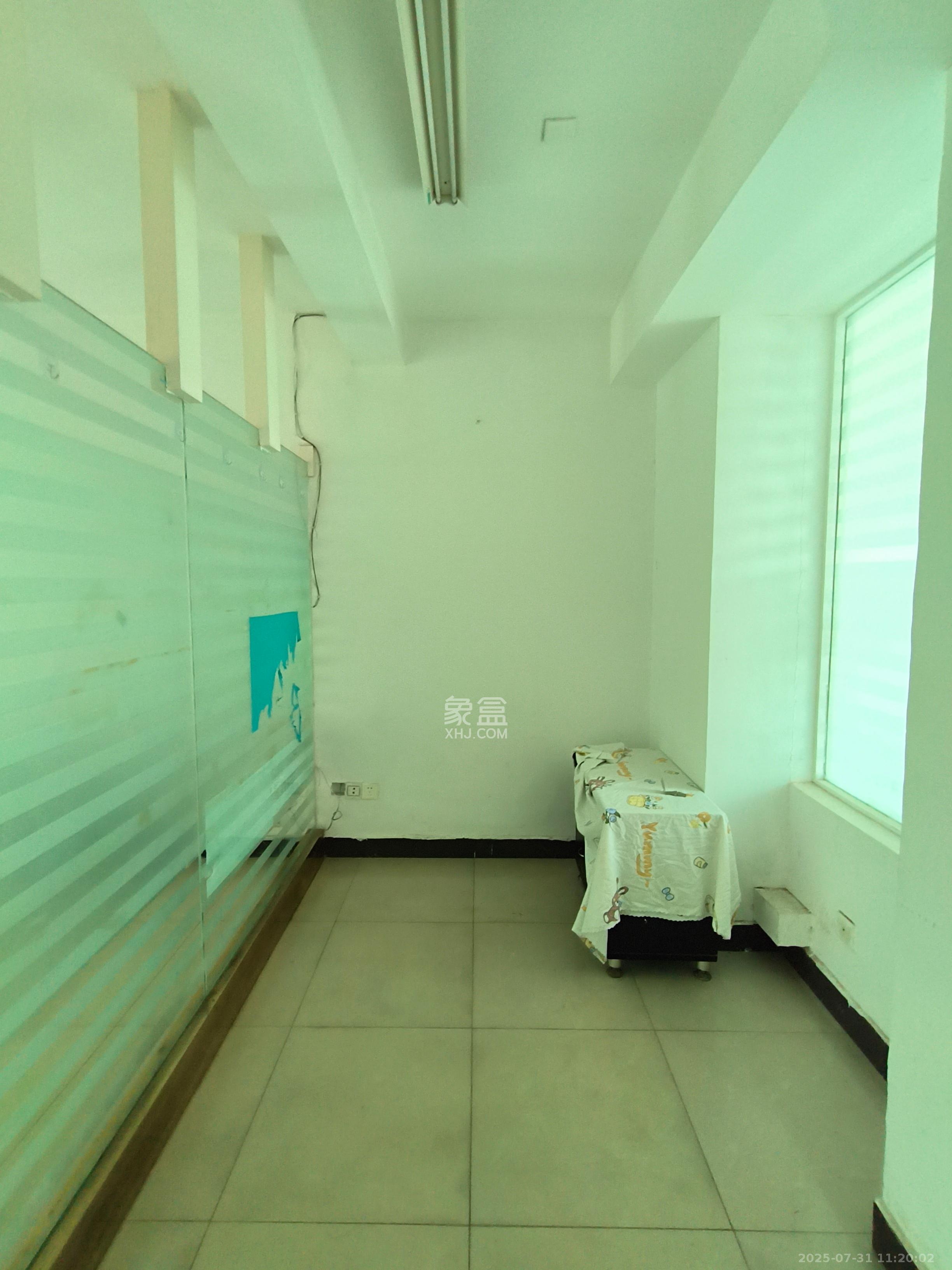 维一星城  4室1厅2卫    3700.0元/月室内图