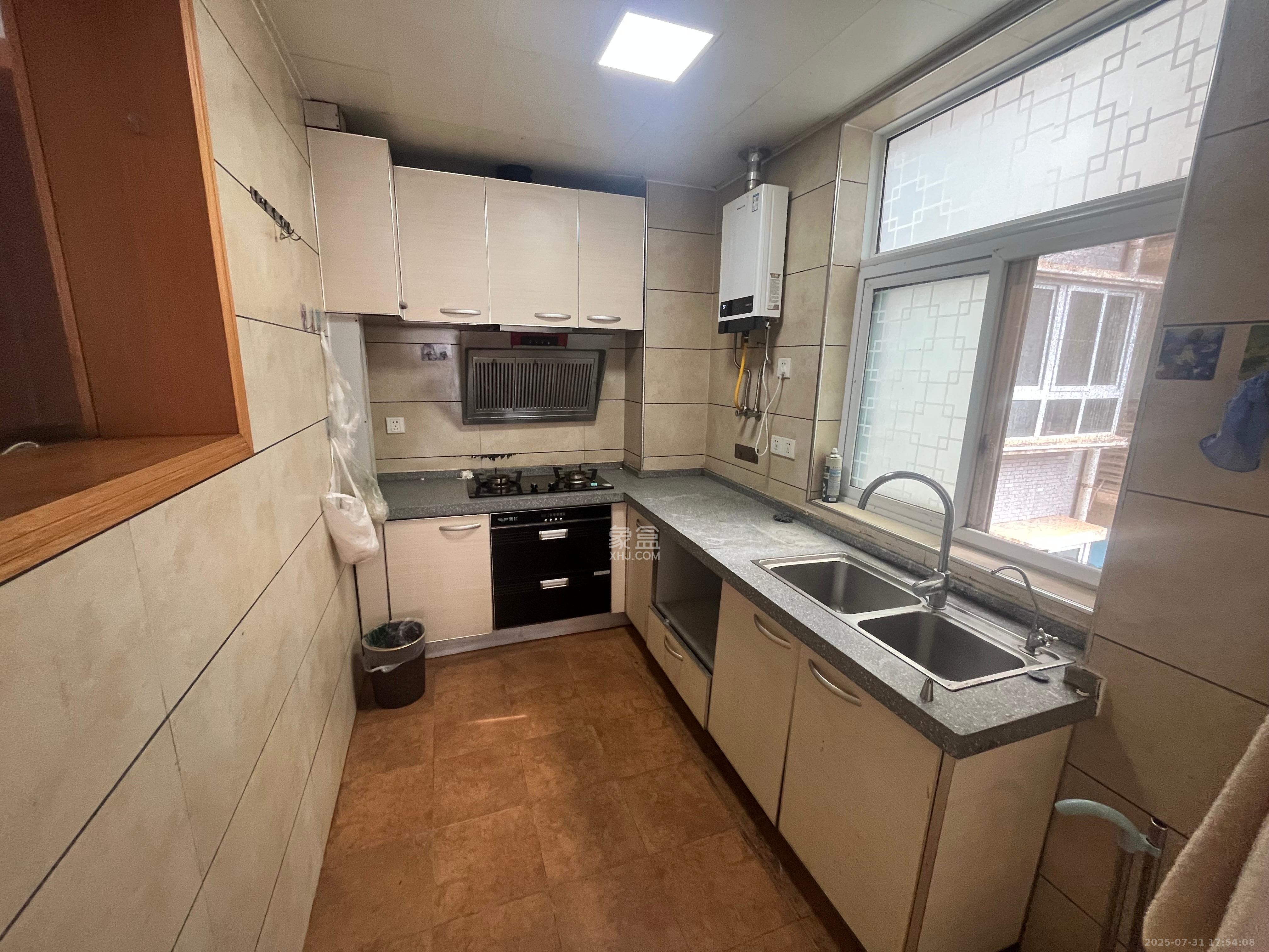 嘉盛华庭（一期、二期、三期）  2室2厅1卫    2300.0元/月室内图