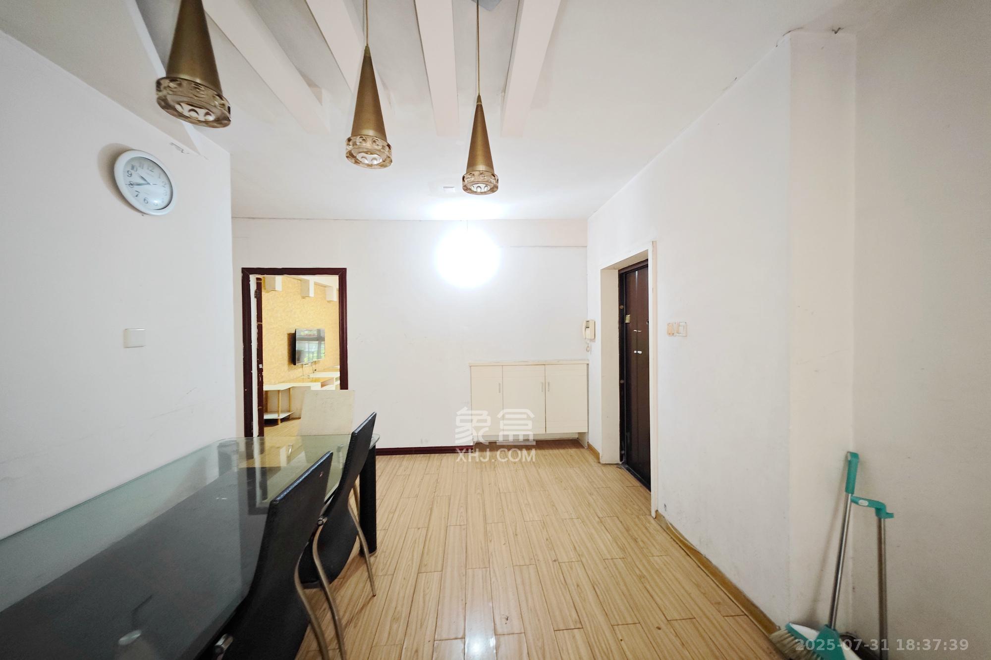 福乐康城  3室2厅2卫    82.8万客厅