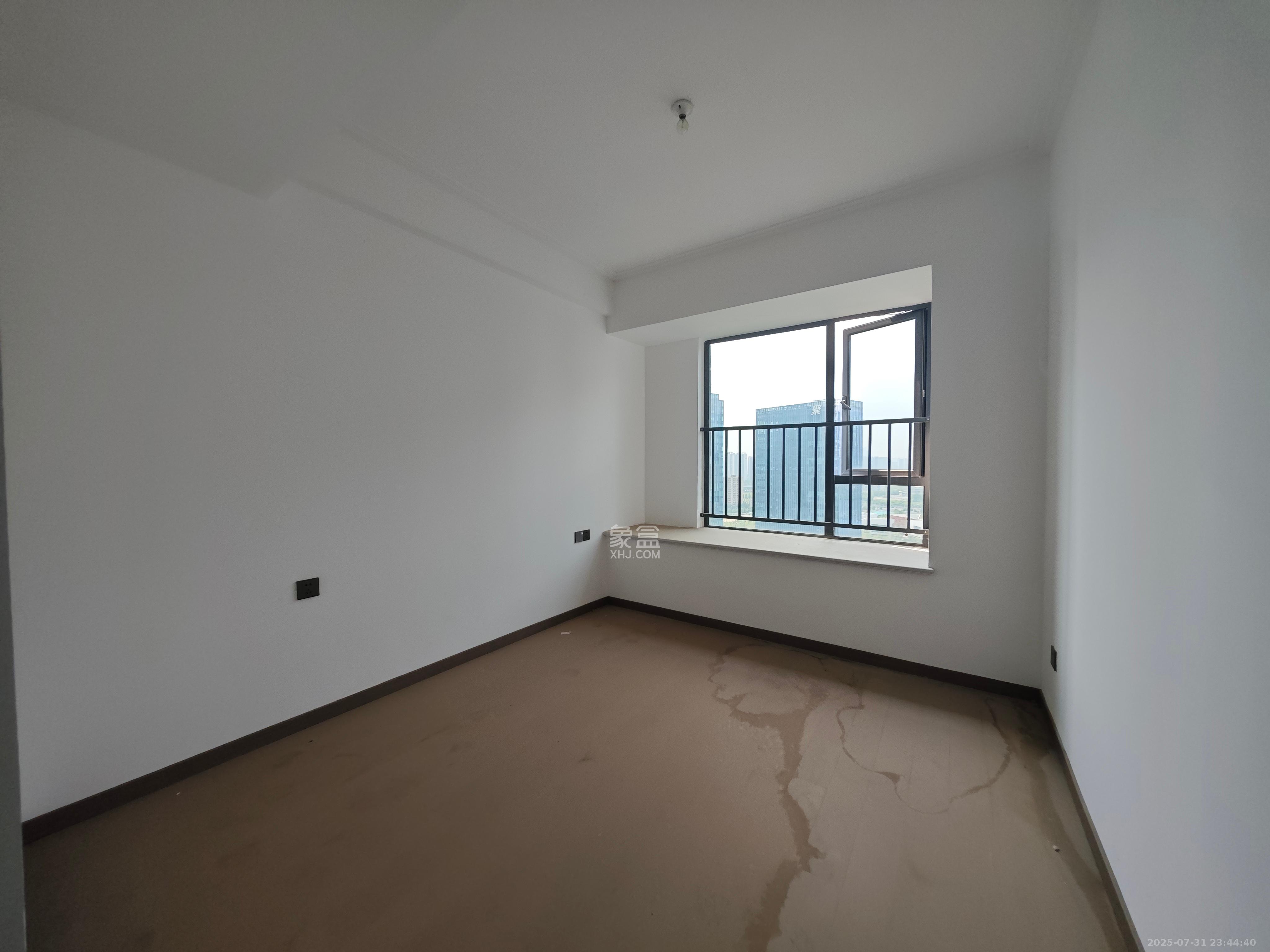 绿地V岛 4室2厅2卫 3500.0元/月 绿地V岛 4室2厅2卫 3500.0元/月室内图