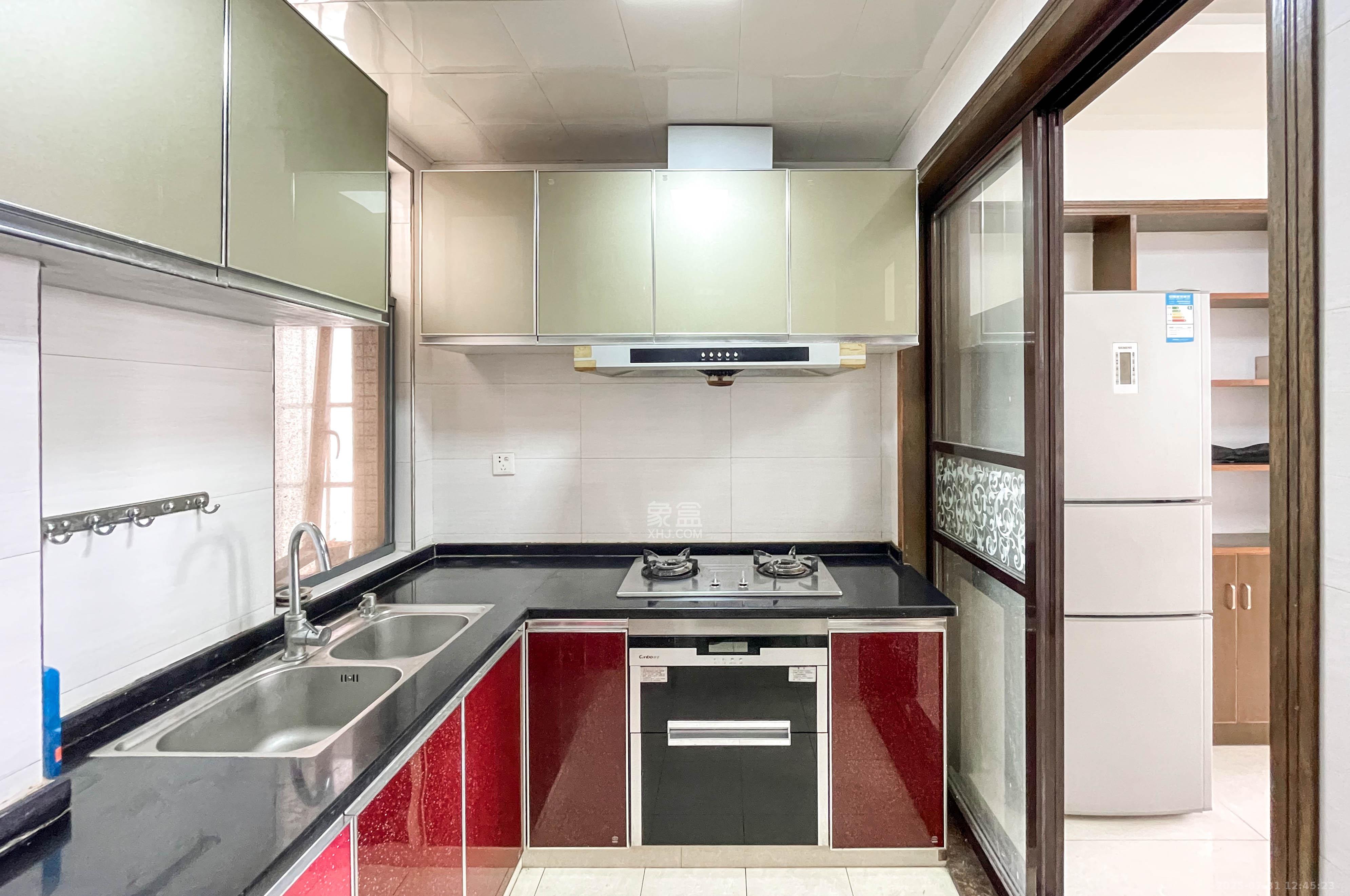 海林馨香雅苑 3室2厅1卫 72.8万 海林馨香雅苑 3室2厅1卫 72.8万厨房