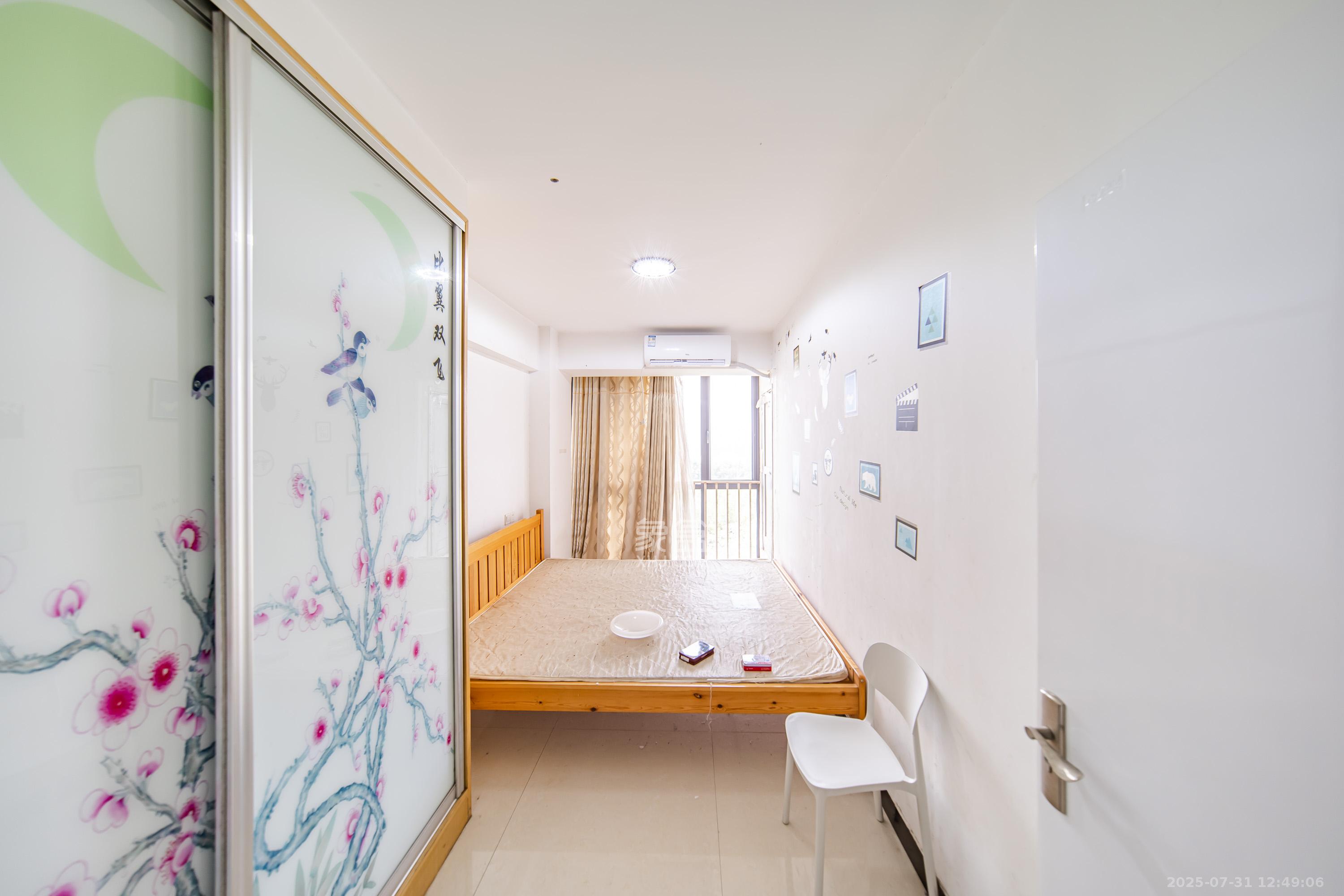 阳光100二期  1室1厅1卫    38.9万卧室