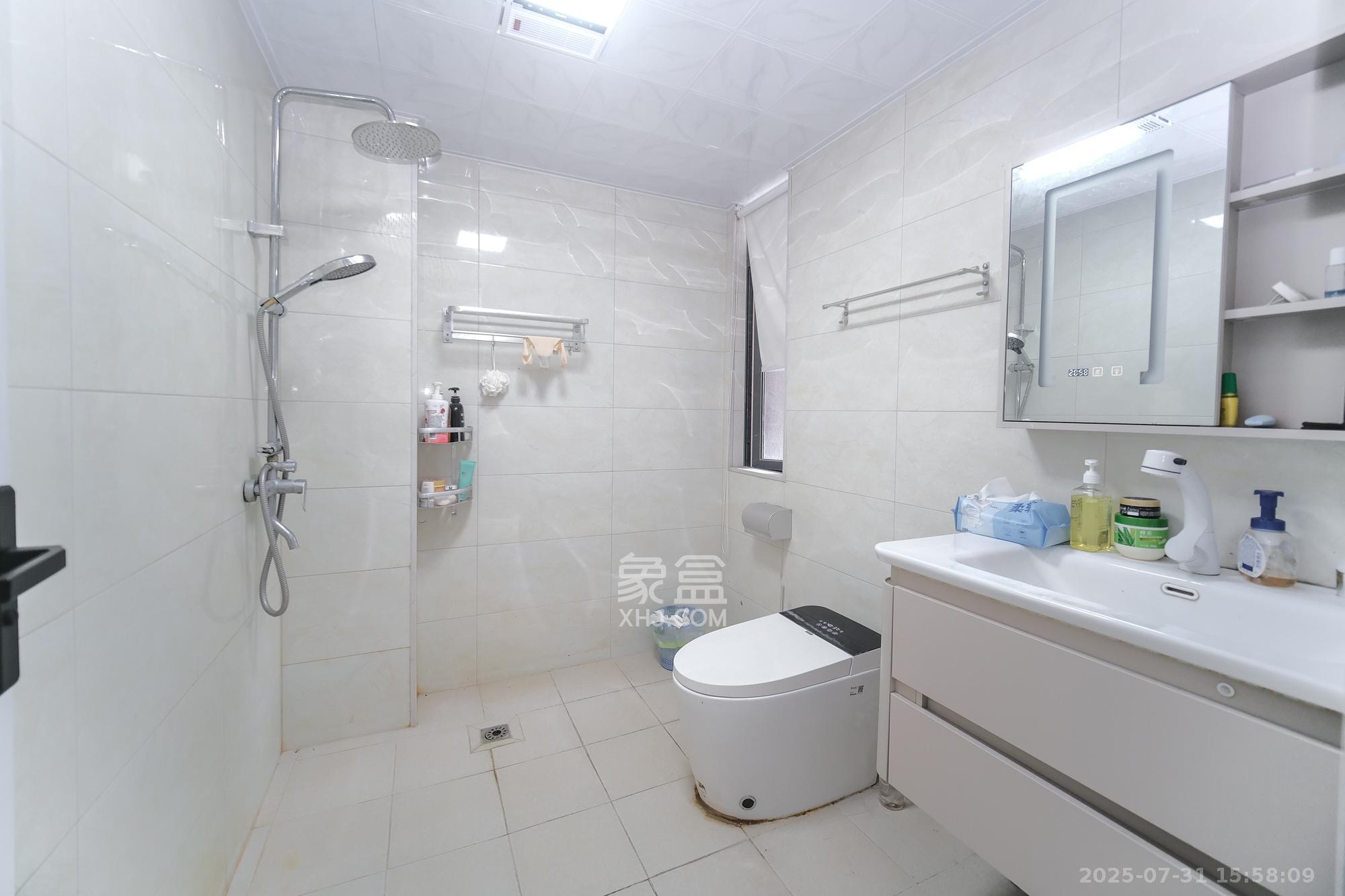 日盛湖湘悦府  3室2厅2卫    112.8万卫生间