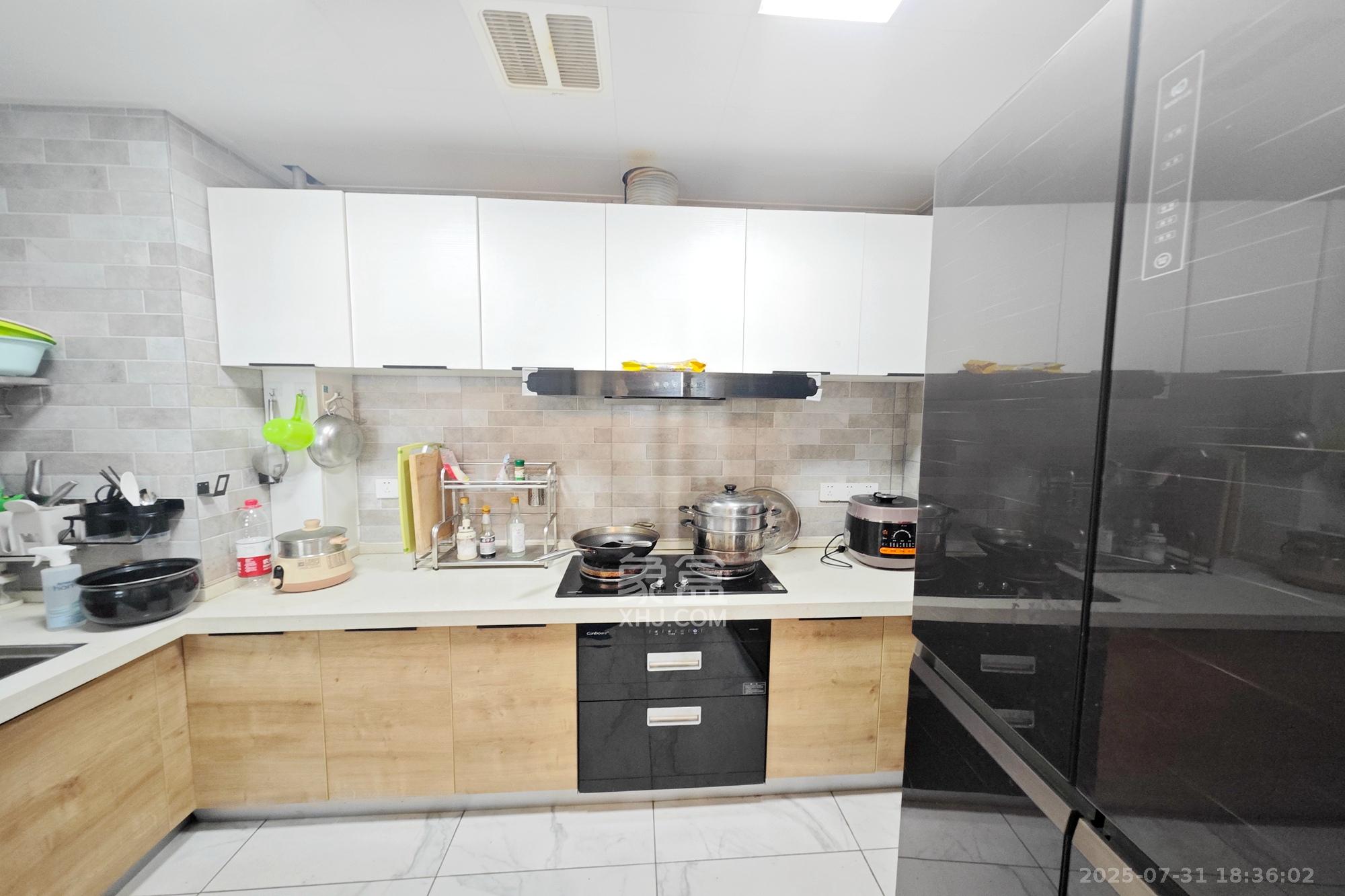 建发中央悦府  3室2厅2卫    126.0万厨房