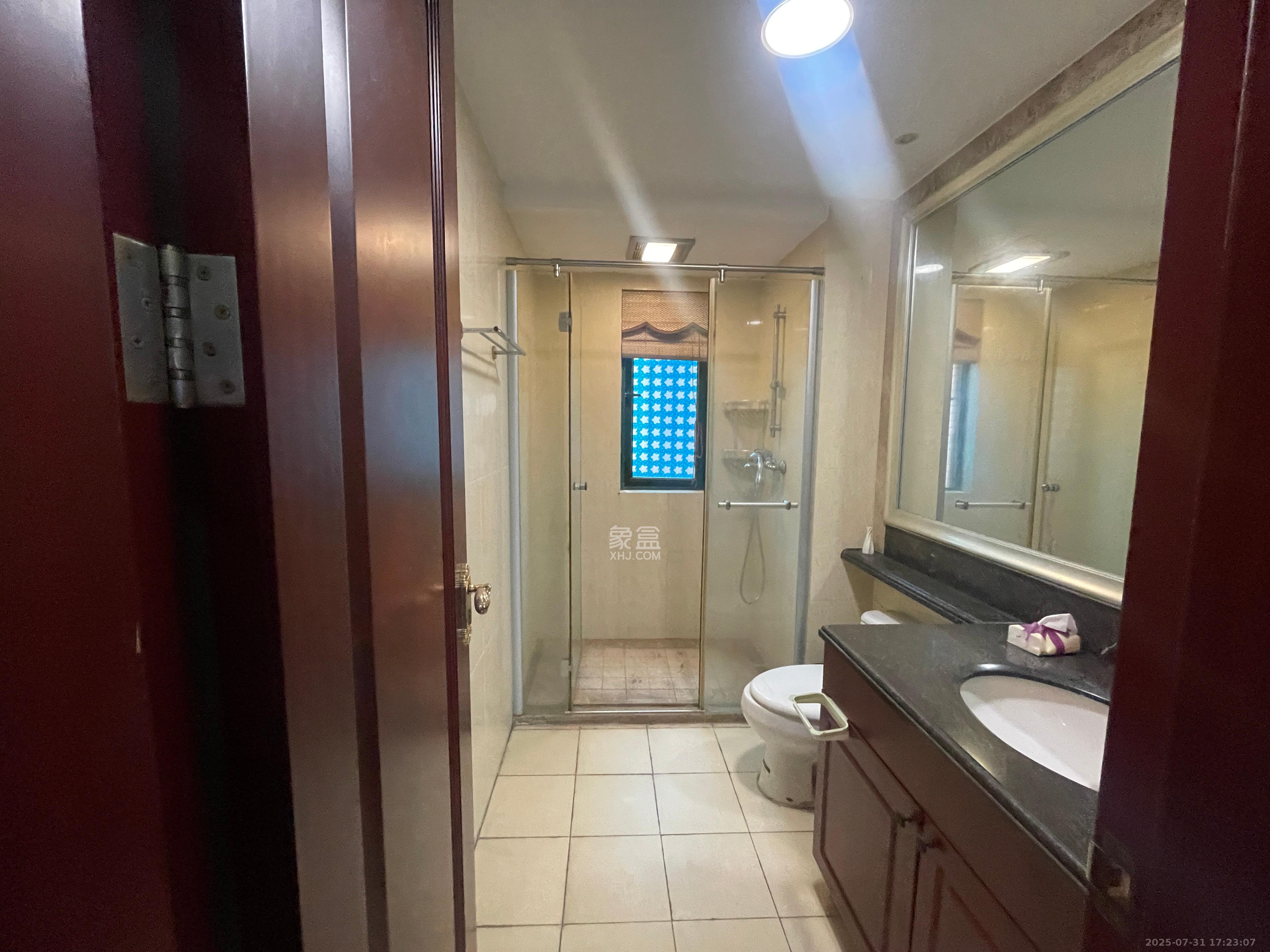 恒大翡翠华庭 3室2厅2卫 2600.0元/月 恒大翡翠华庭 3室2厅2卫 2600.0元/月室内图