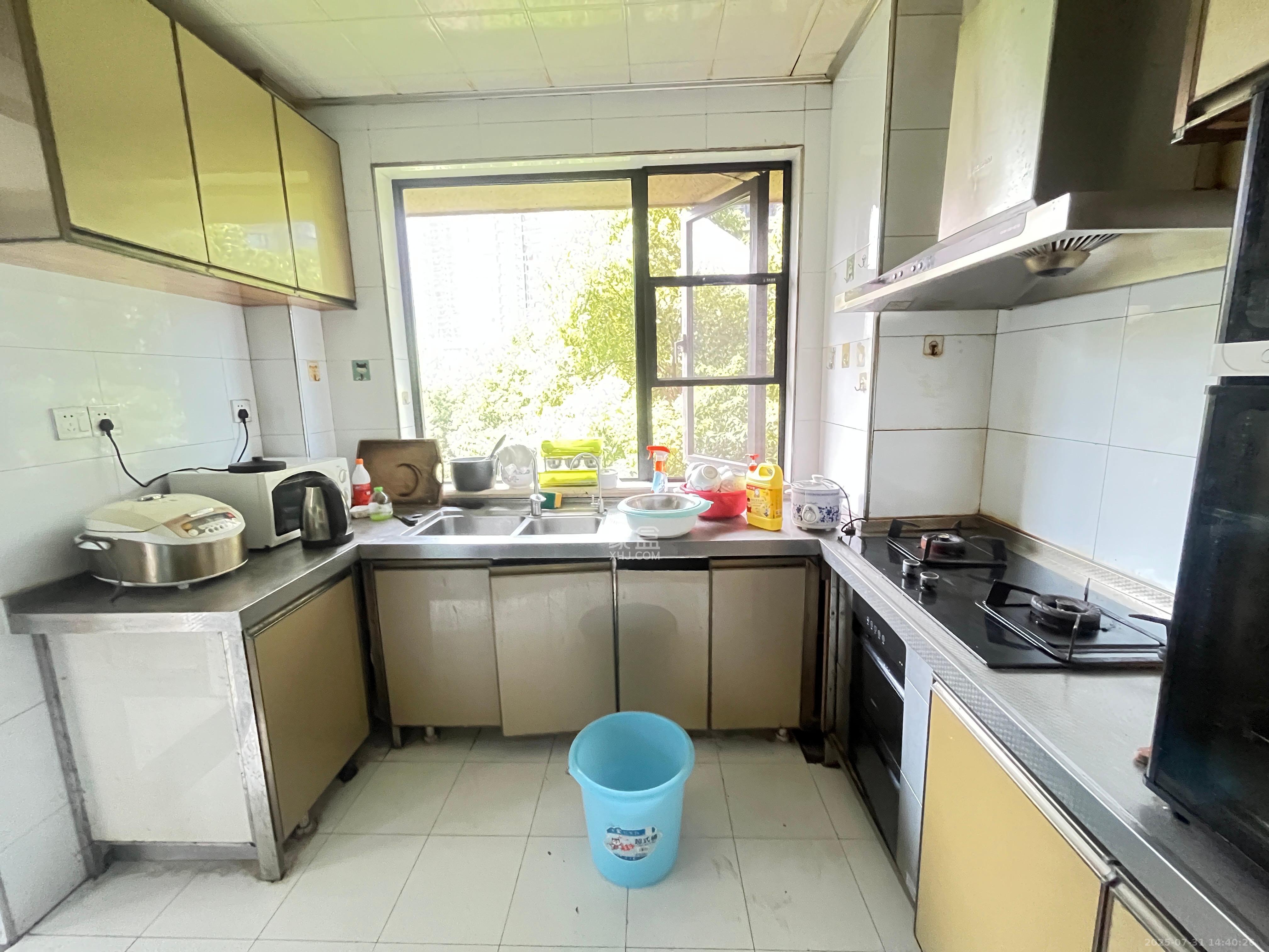 红橡华园(菲莎公馆) 3室2厅2卫 3600.0元/月 红橡华园(菲莎公馆) 3室2厅2卫 3600.0元/月室内图