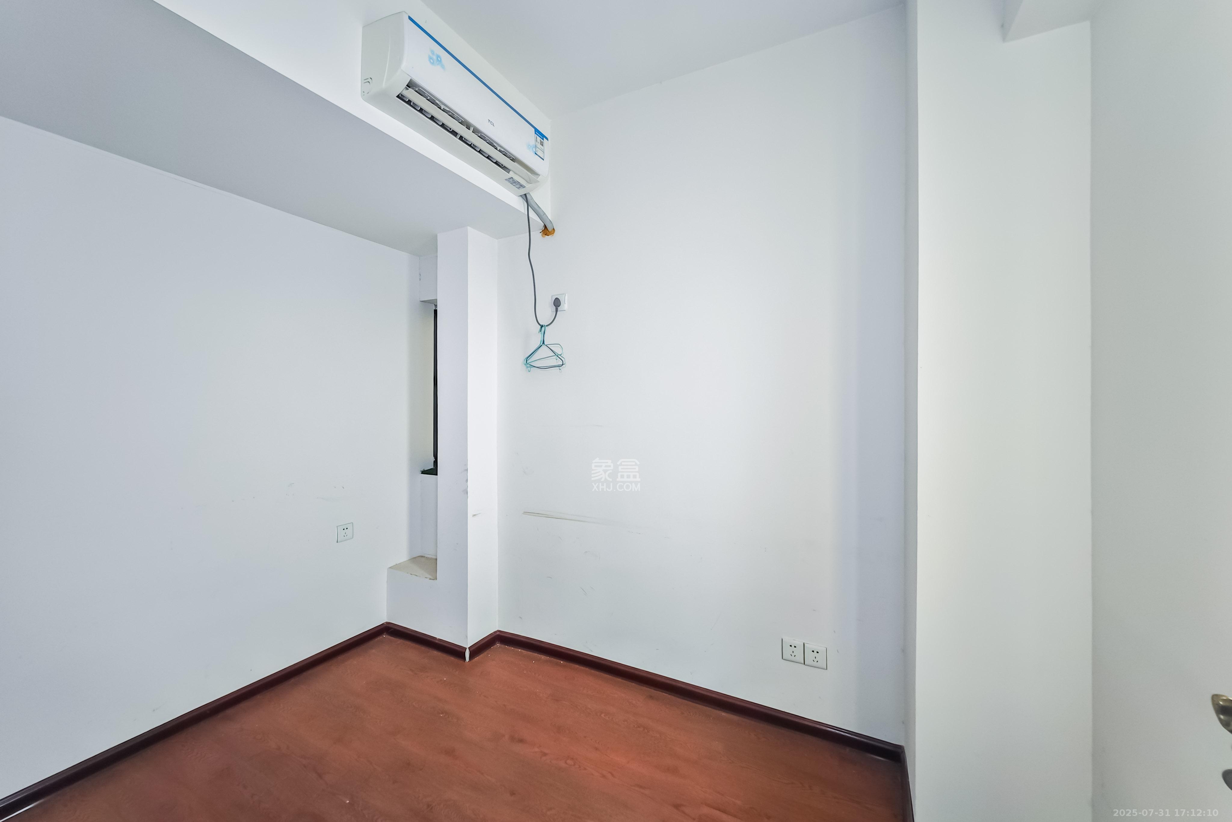 半山公馆(半山国际中心) 1室1厅1卫 80.0万 半山公馆(半山国际中心) 1室1厅1卫 80.0万卧室