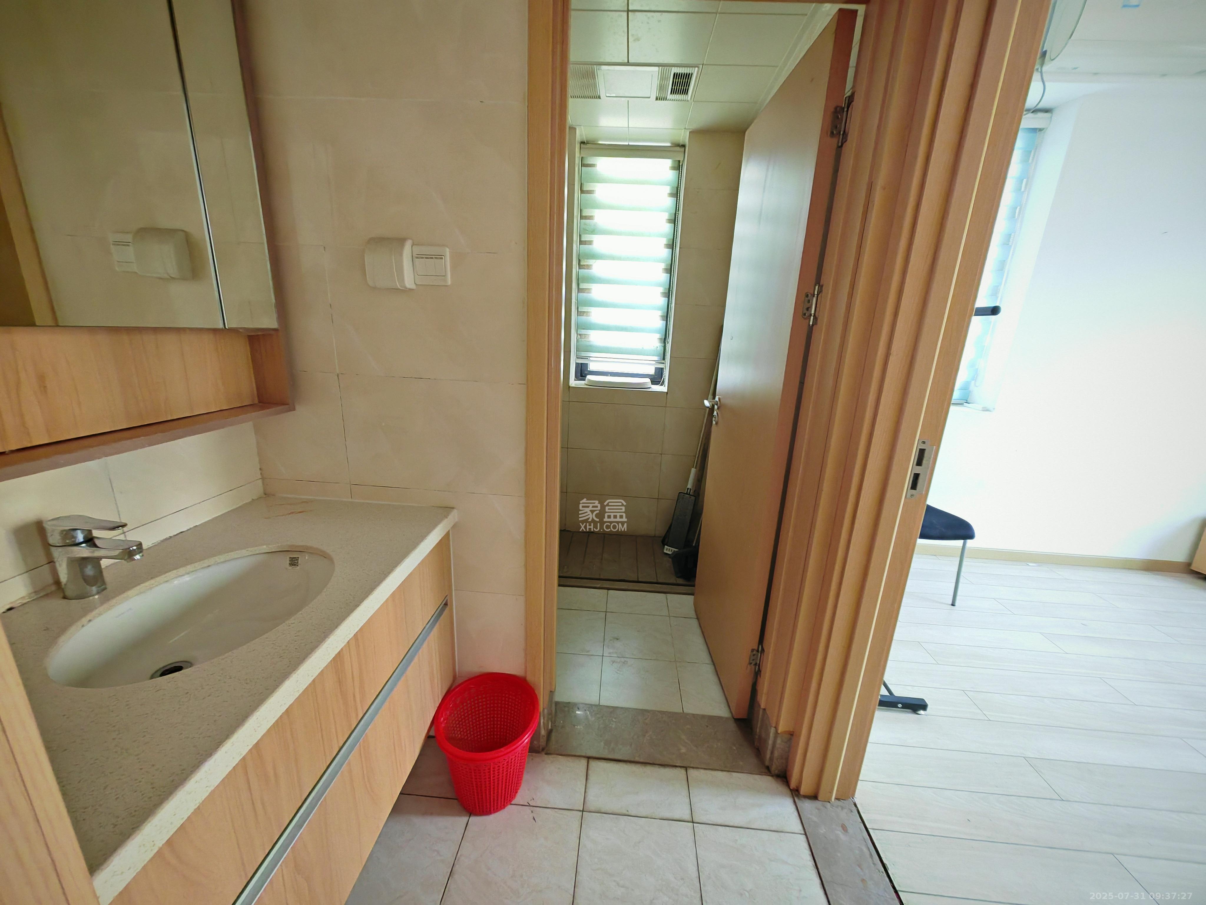 启迪协信中心 2室2厅1卫 2200.0元/月 启迪协信中心 2室2厅1卫 2200.0元/月室内图