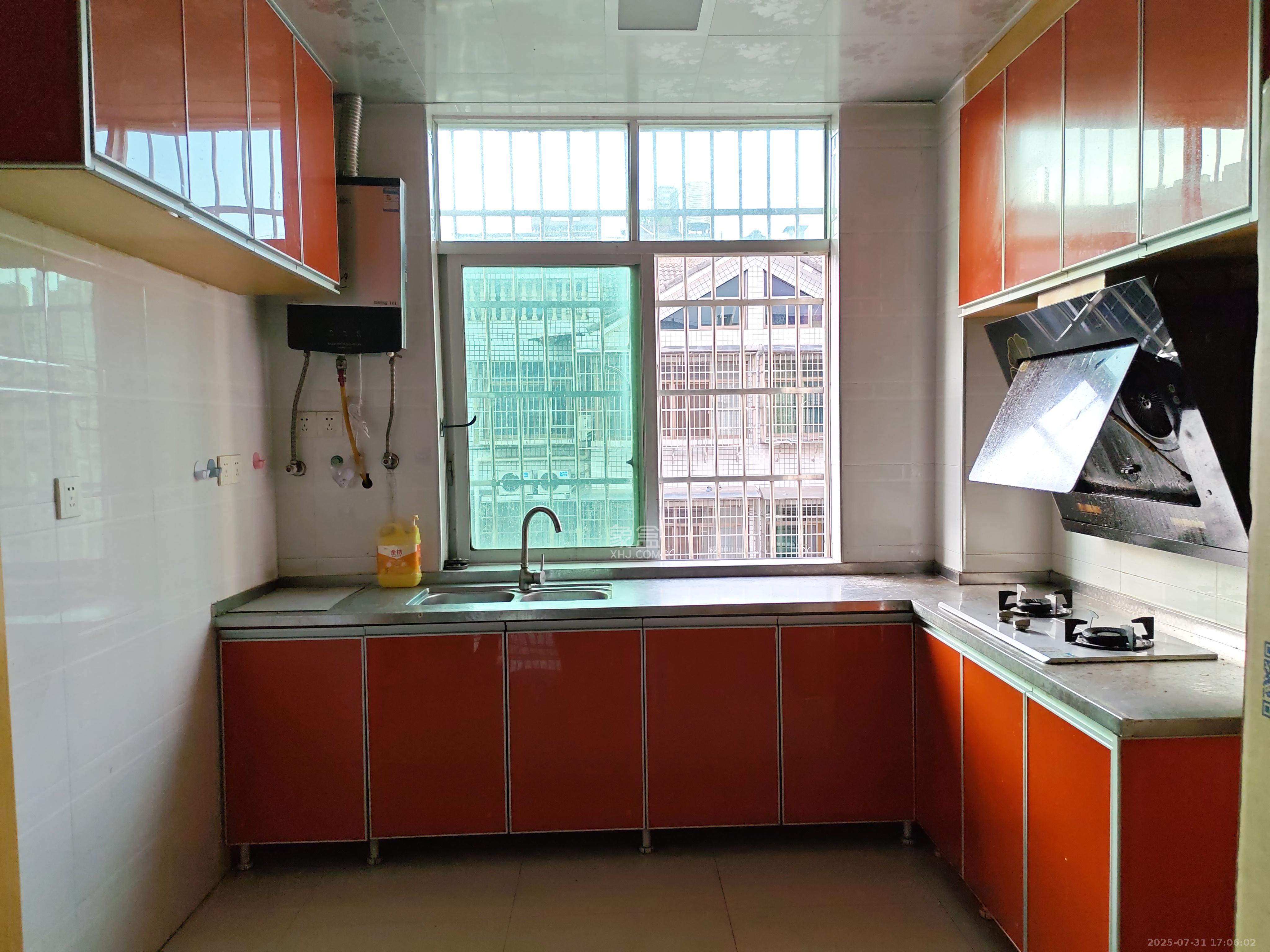 兴联母山小区 3室2厅2卫 1500.0元/月 兴联母山小区 3室2厅2卫 1500.0元/月室内图