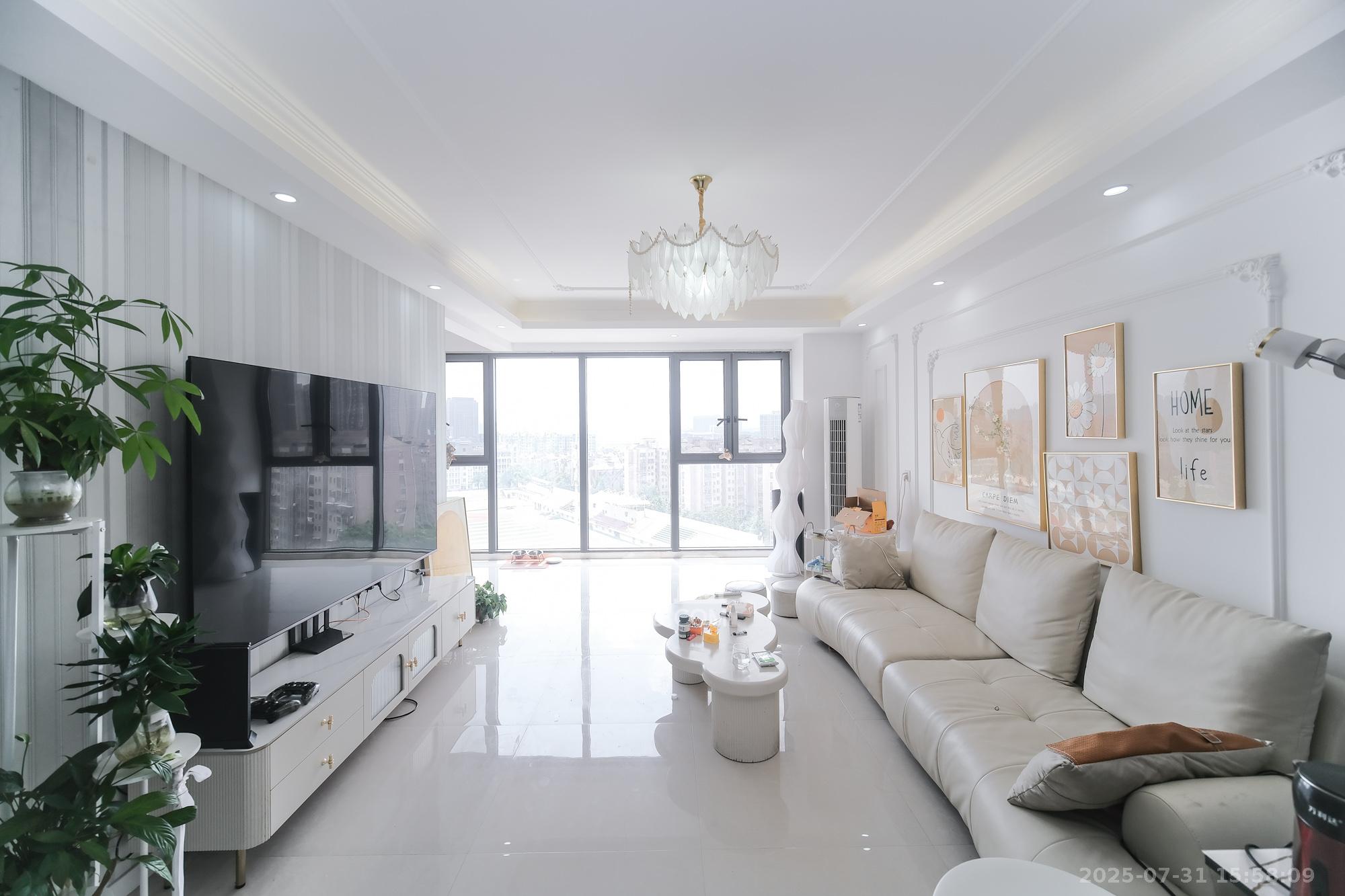 日盛湖湘悦府  3室2厅2卫    112.8万客厅