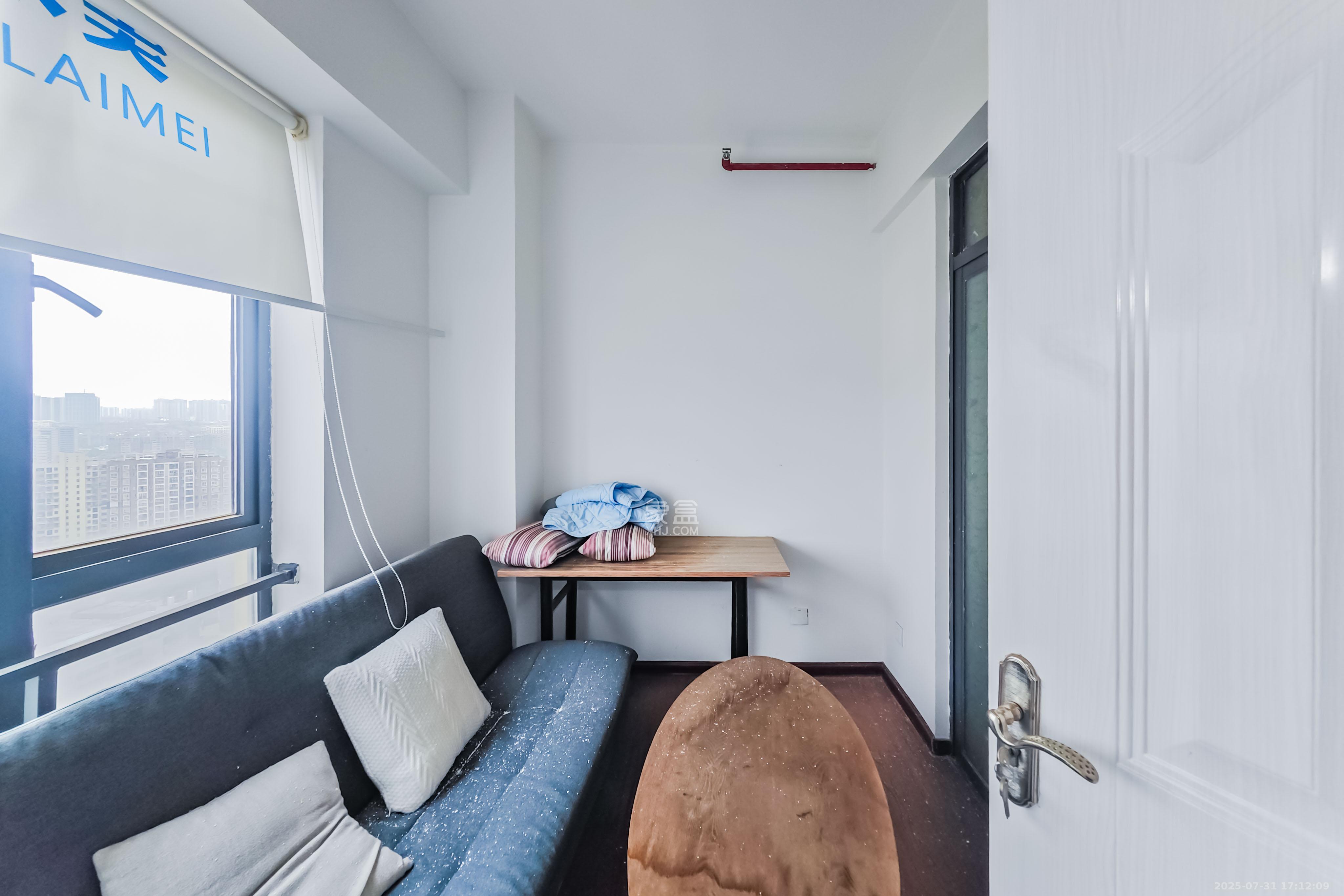 半山公馆(半山国际中心) 1室1厅1卫 80.0万 半山公馆(半山国际中心) 1室1厅1卫 80.0万卧室