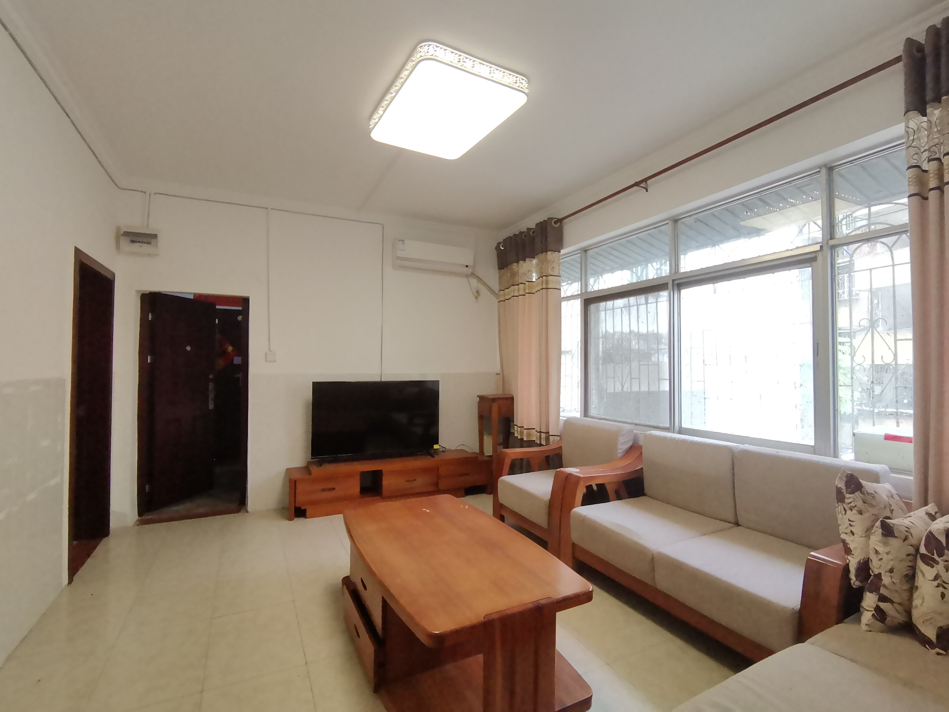 海南师范大学  3室2厅1卫   2800.00元/月室内图