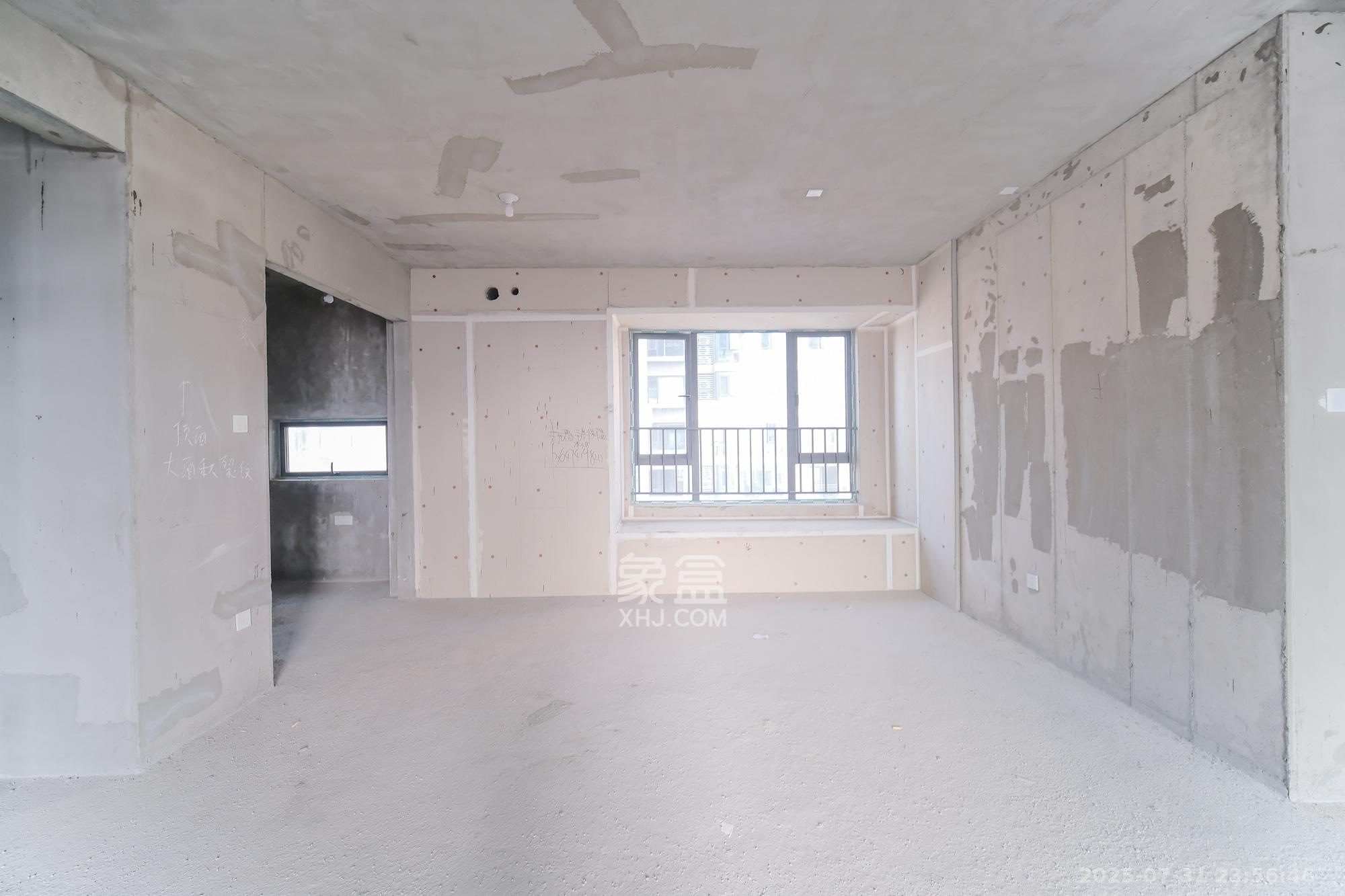 和顺府  4室2厅2卫    120.0万 和顺府  4室2厅2卫    120.0万客厅