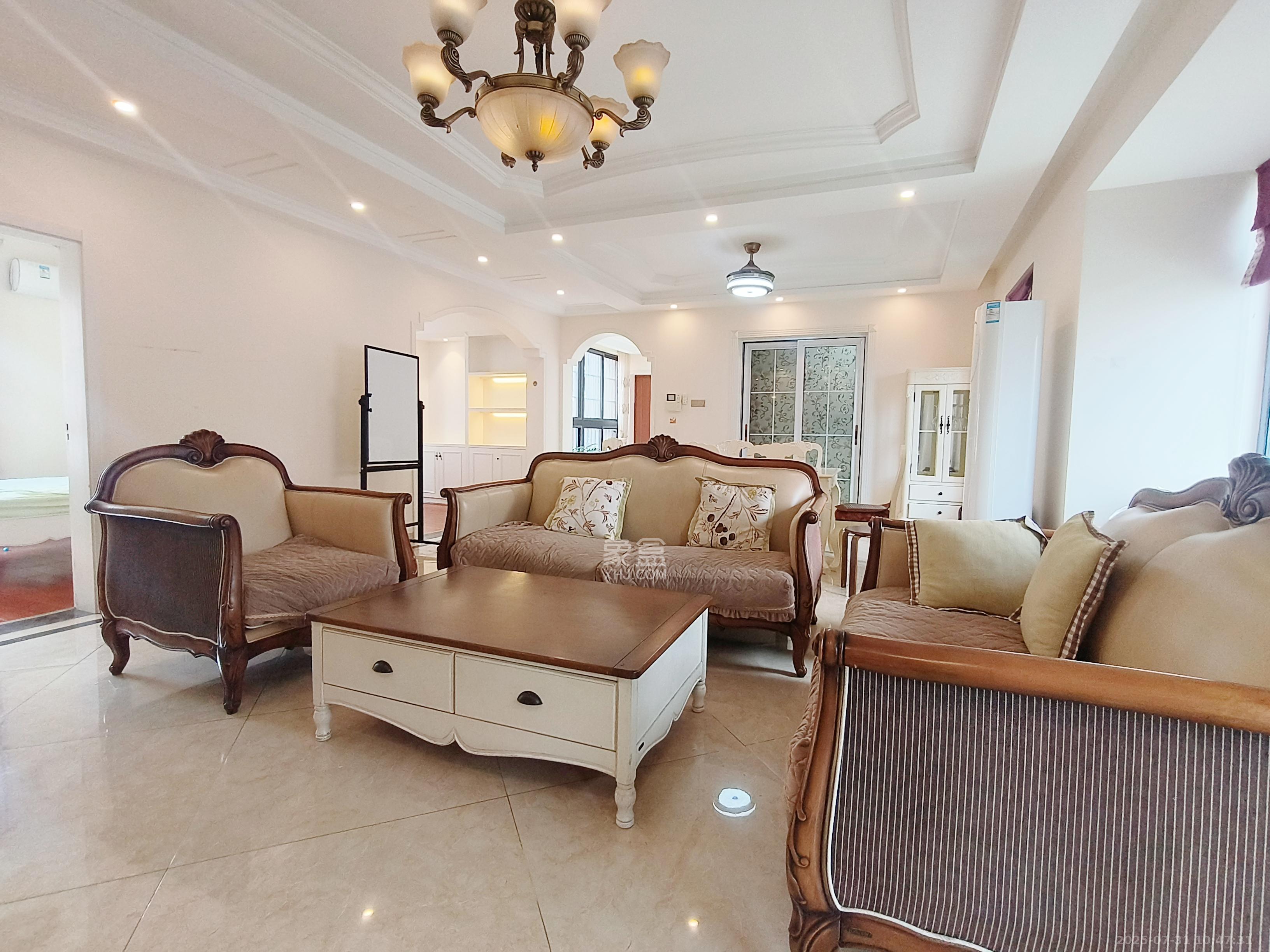 华润凤凰城二期 4室2厅2卫 4000.0元/月 华润凤凰城二期 4室2厅2卫 4000.0元/月室内图