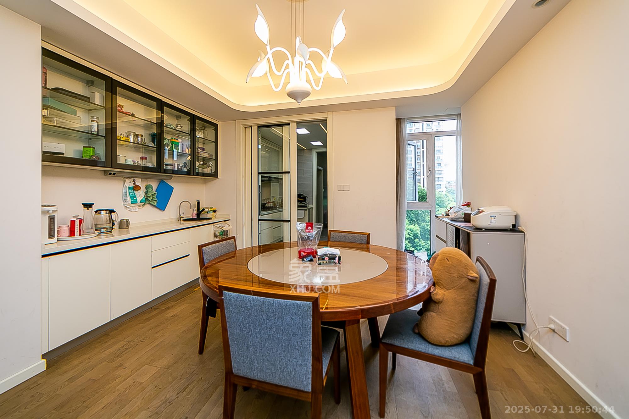 第六都（陆都小区）  5室2厅3卫    480.0万客厅