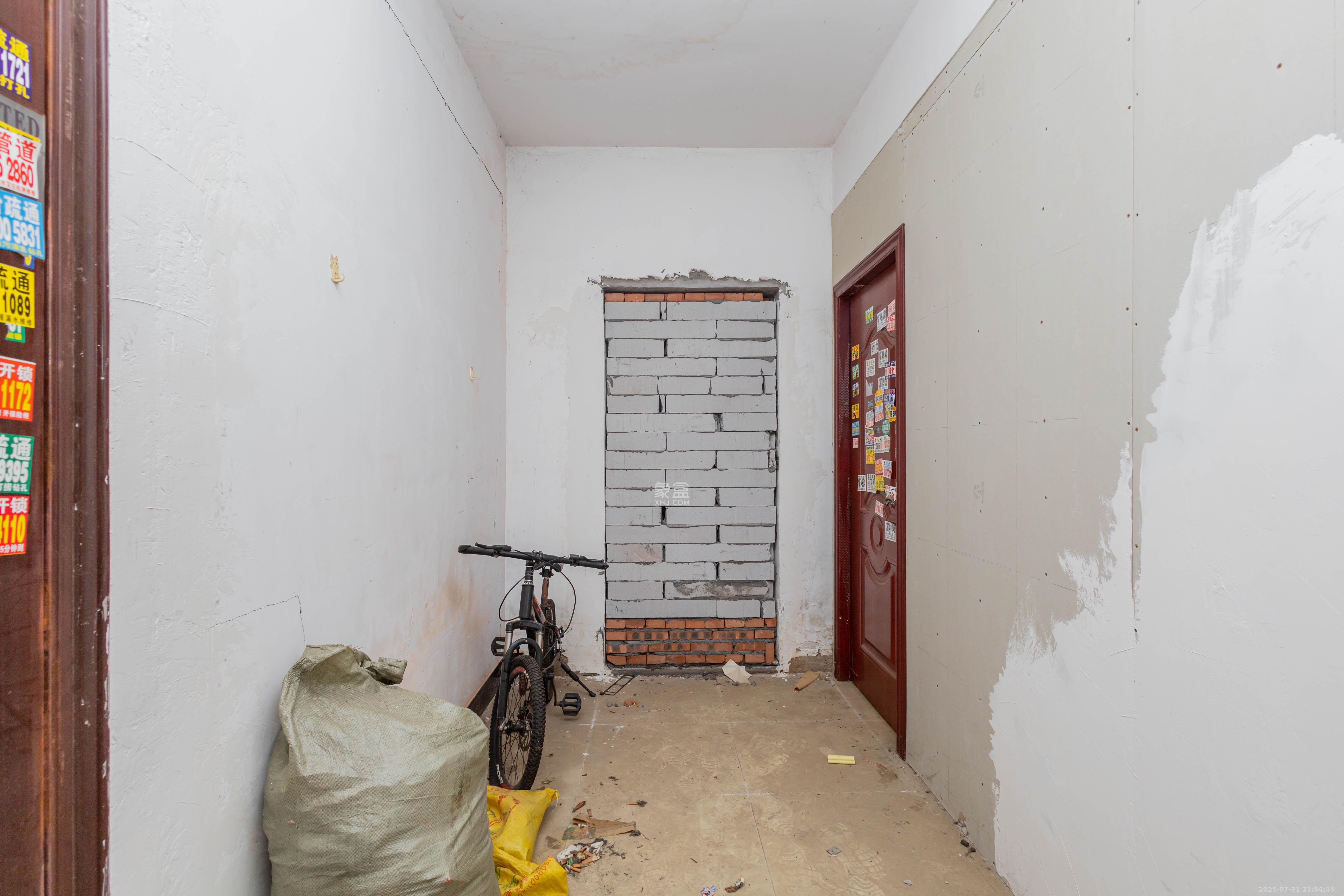 星沙国际物流园/泉星社区  3室2厅2卫    30.0万卧室