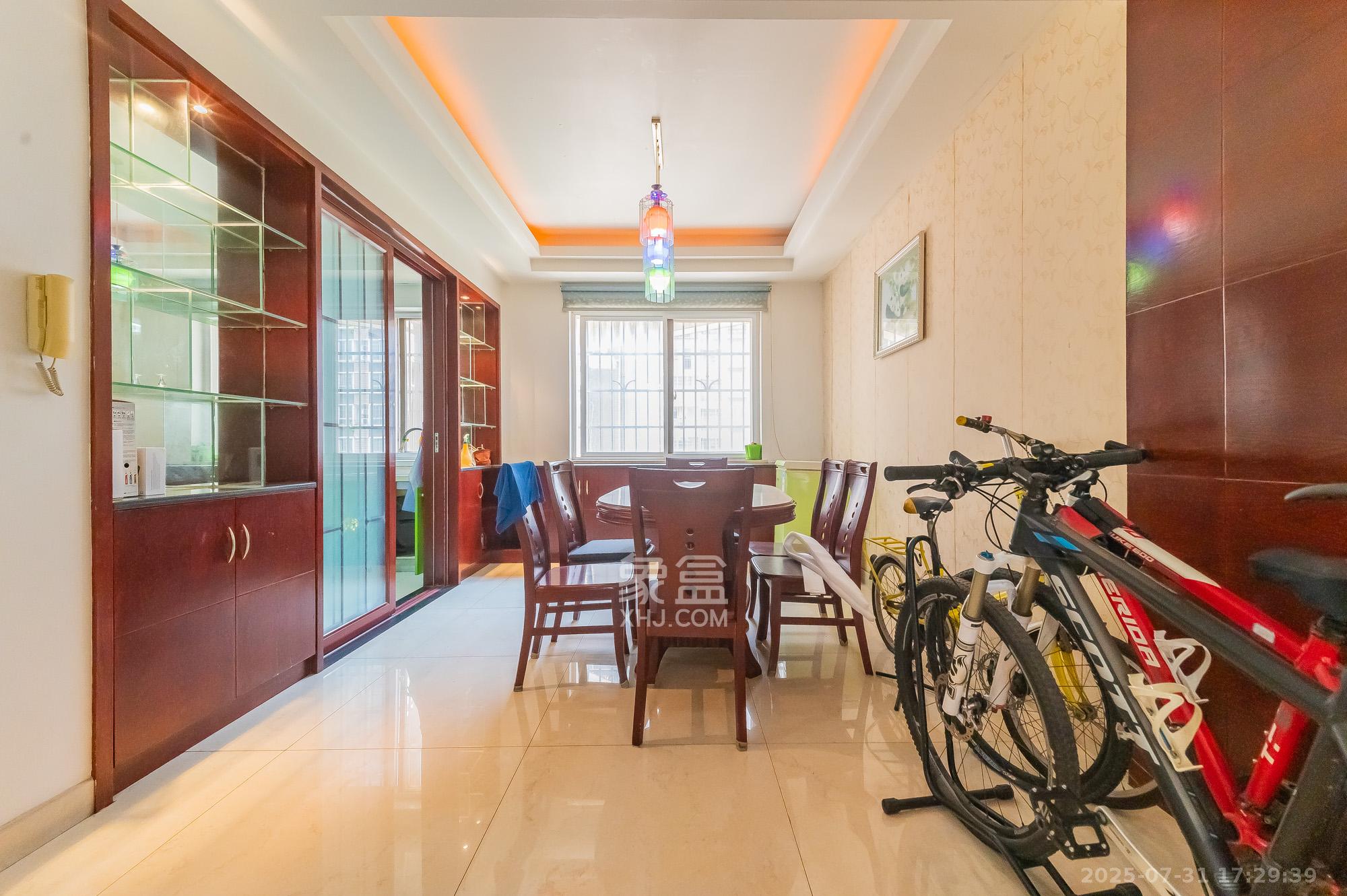 景上鑫苑  4室2厅2卫    79.8万 景上鑫苑  4室2厅2卫    79.8万客厅