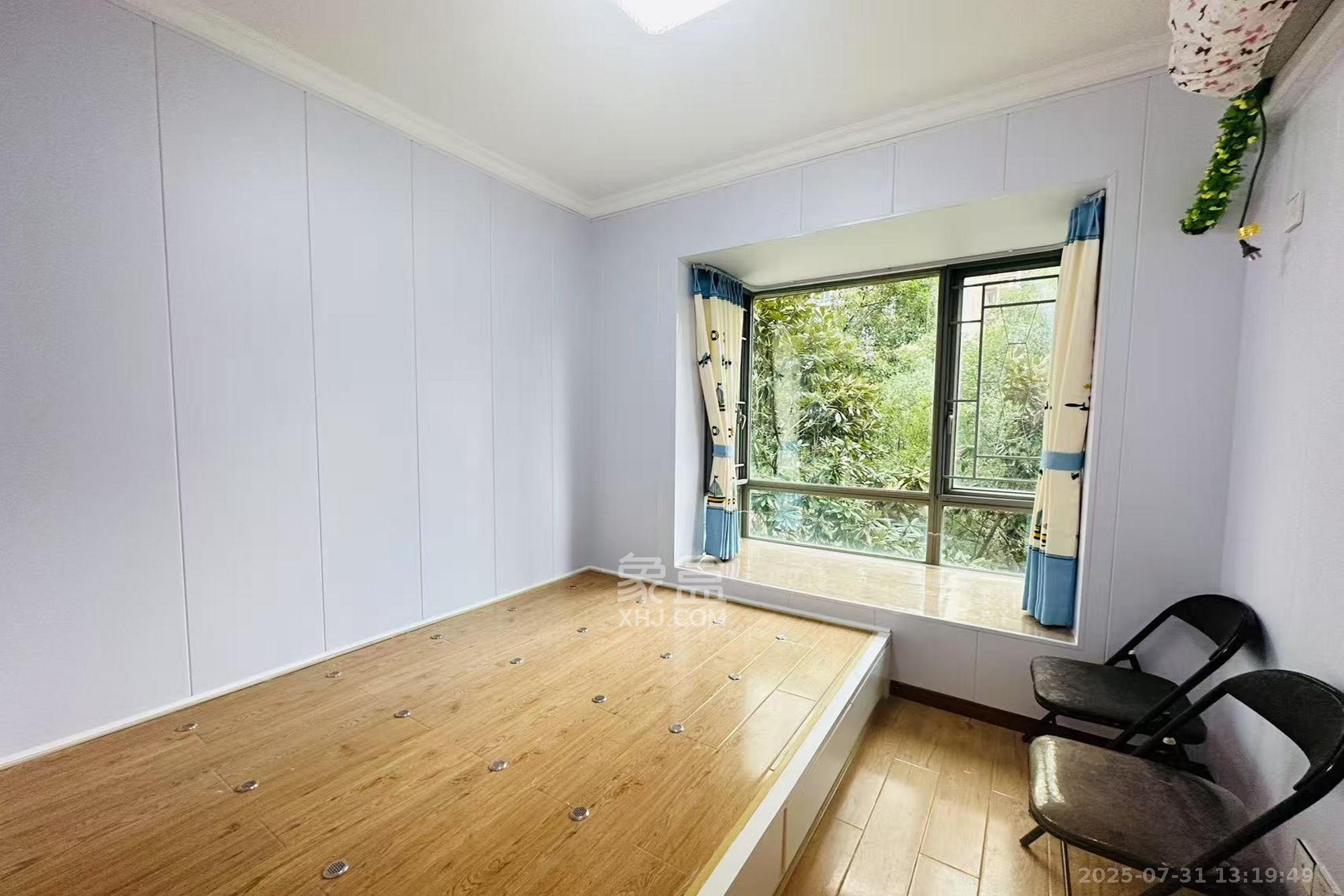 新城新世界一二三期  2室2厅1卫    85.0万卧室