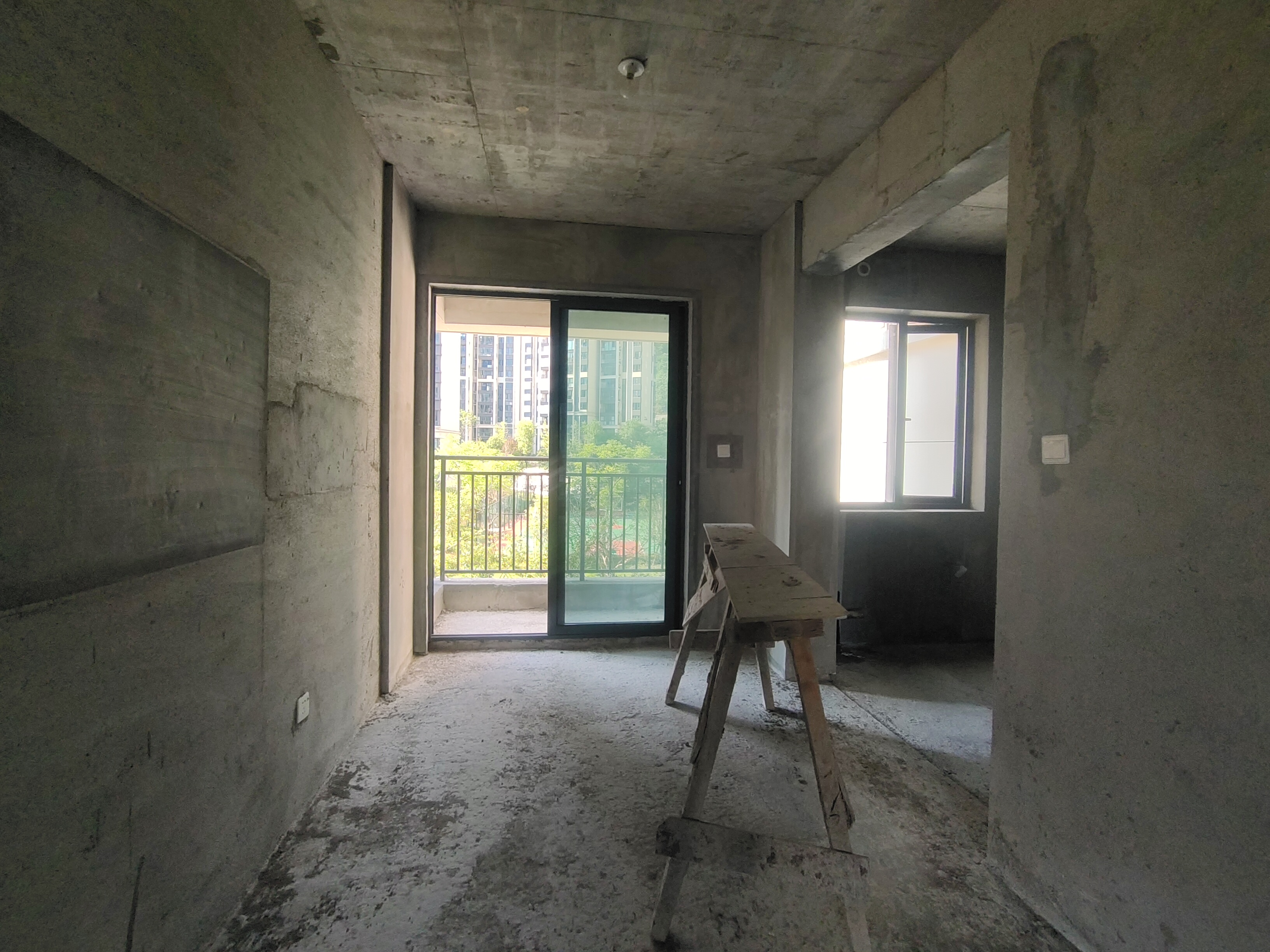 中建凤栖台  4室2厅2卫   58.80万客厅
