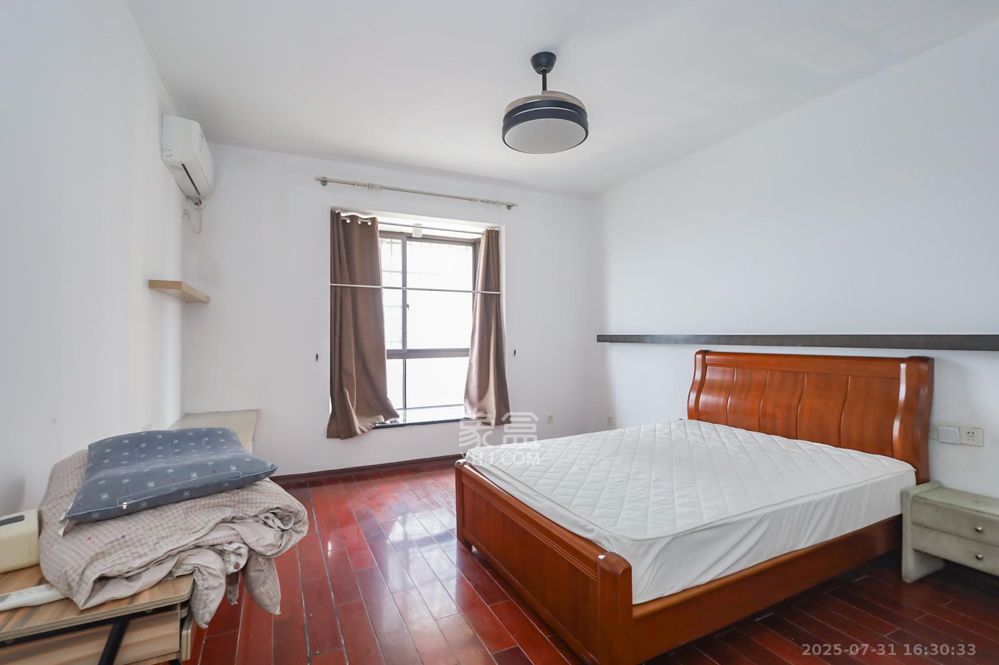 雄海花园  4室2厅1卫    149.88万卧室