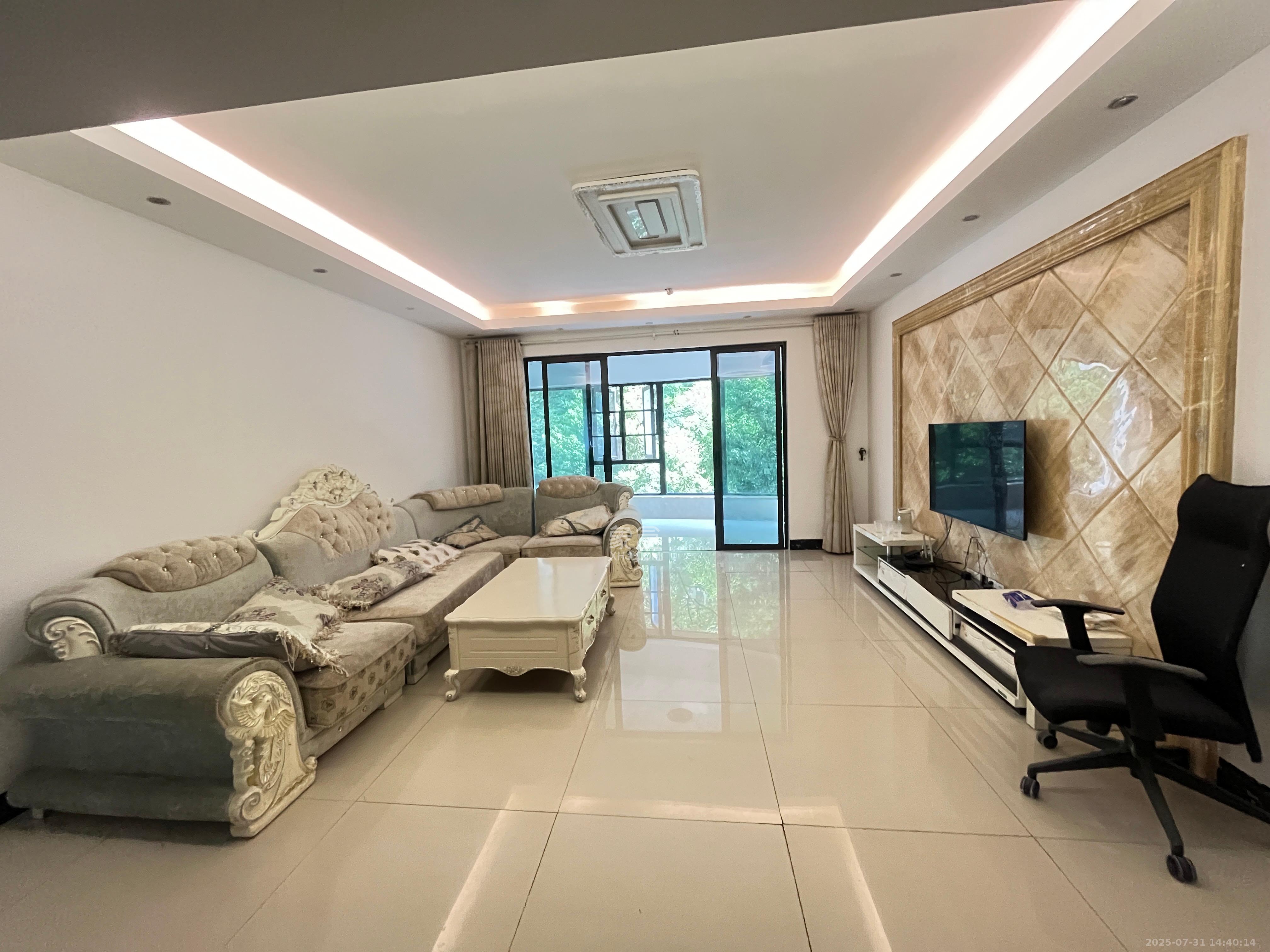 红橡华园(菲莎公馆) 3室2厅2卫 3600.0元/月 红橡华园(菲莎公馆) 3室2厅2卫 3600.0元/月室内图