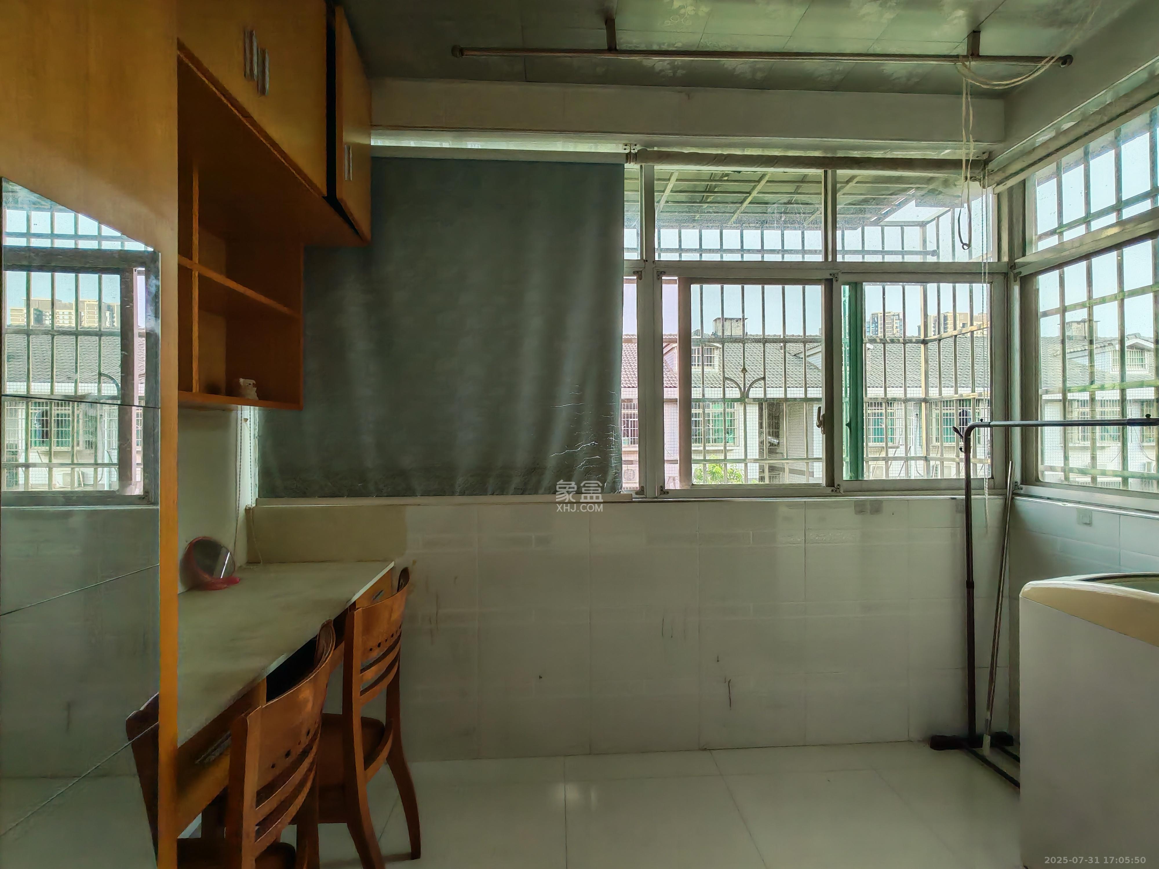 兴联母山小区 3室2厅2卫 1500.0元/月 兴联母山小区 3室2厅2卫 1500.0元/月室内图