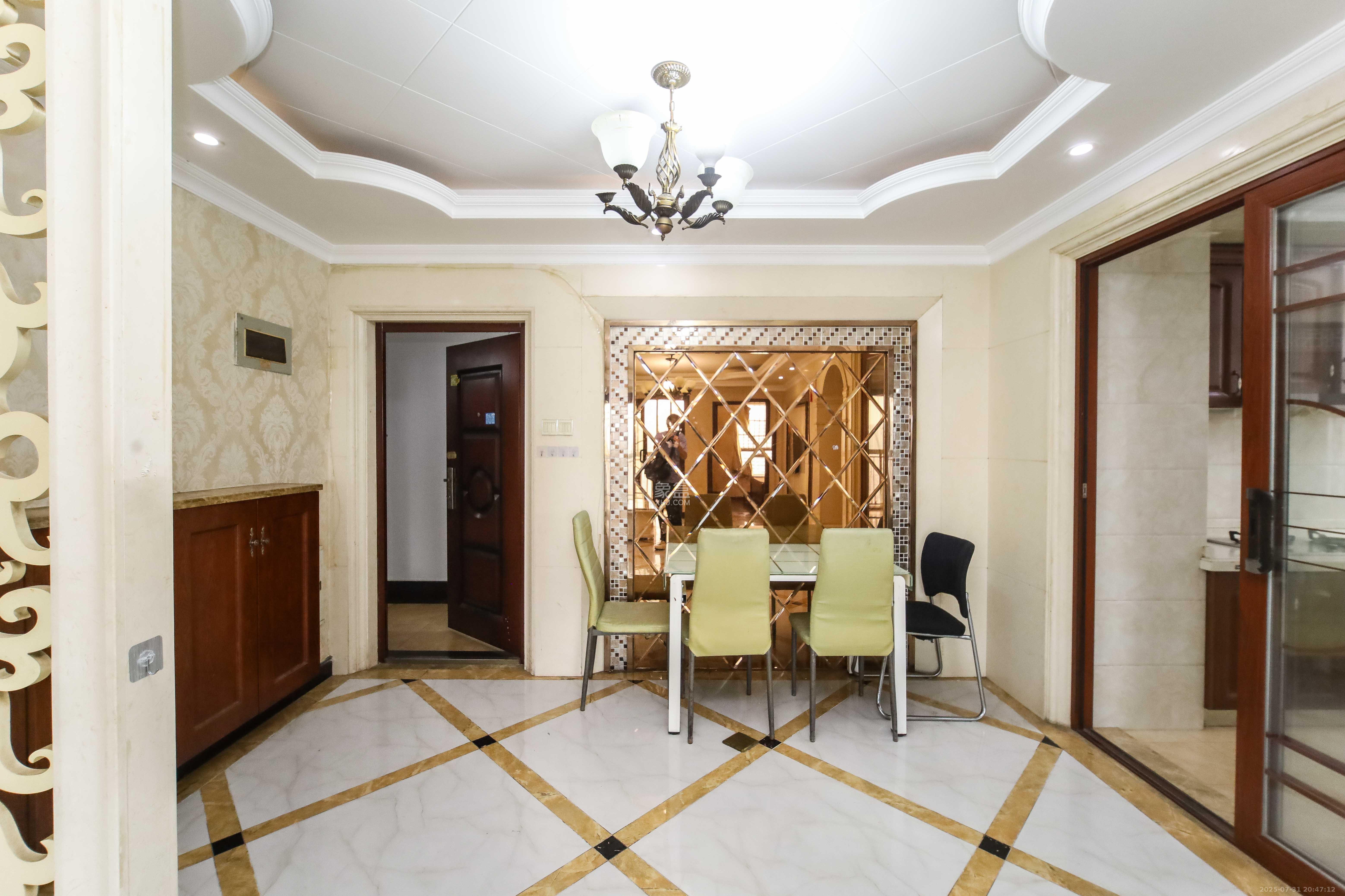 高桥现代商贸城  2室2厅1卫    59.8万 高桥现代商贸城  2室2厅1卫    59.8万客厅