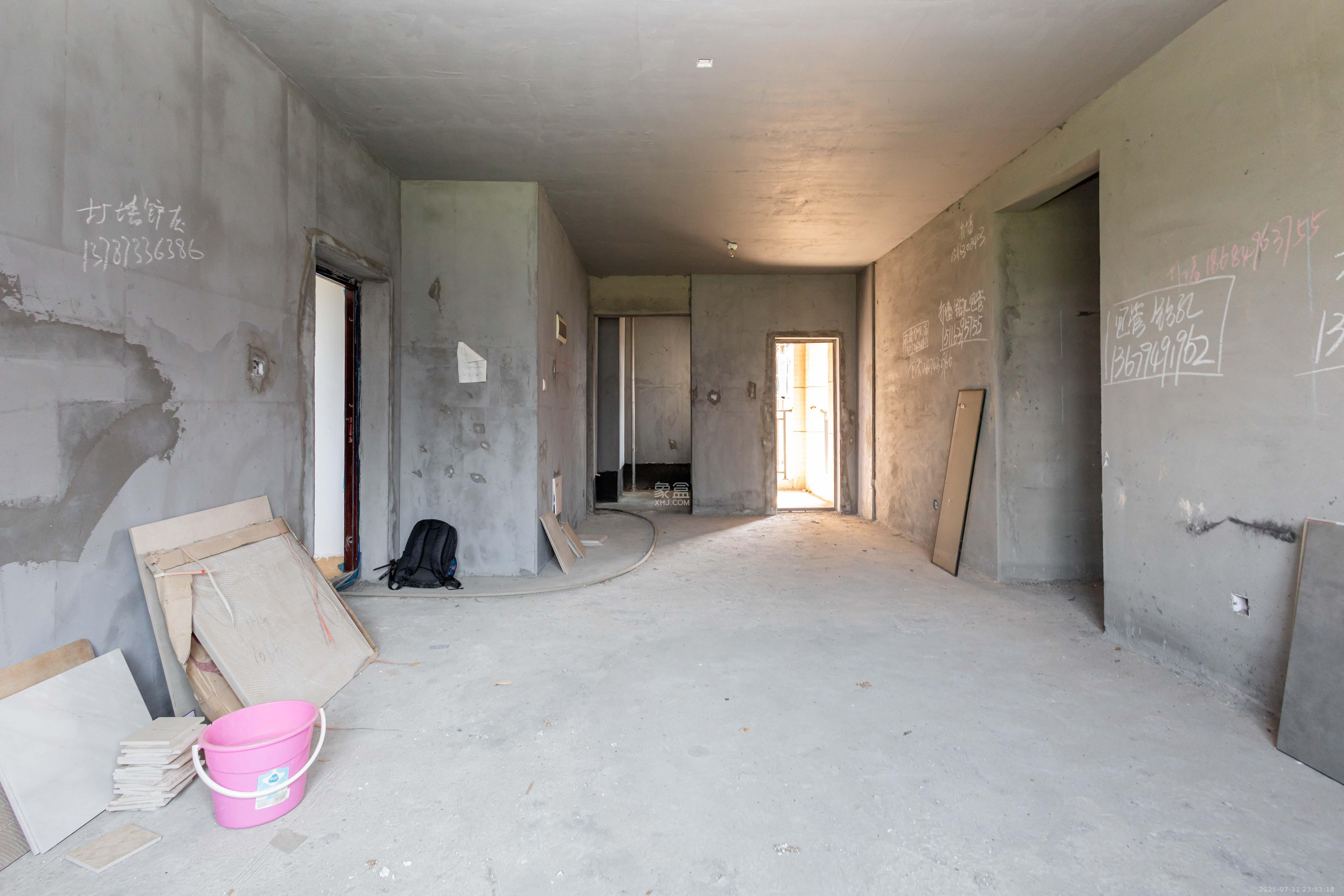 湘预家园  3室2厅2卫    52.8万 湘预家园  3室2厅2卫    52.8万客厅