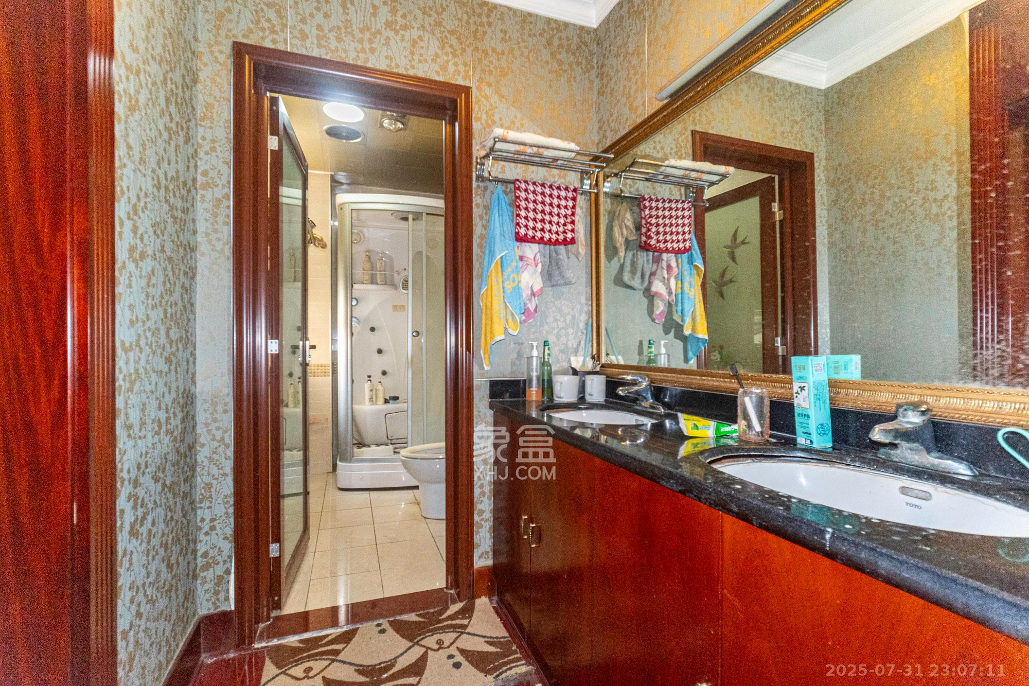 湘龙家园  6室2厅4卫    425.0万 湘龙家园  6室2厅4卫    425.0万卫生间