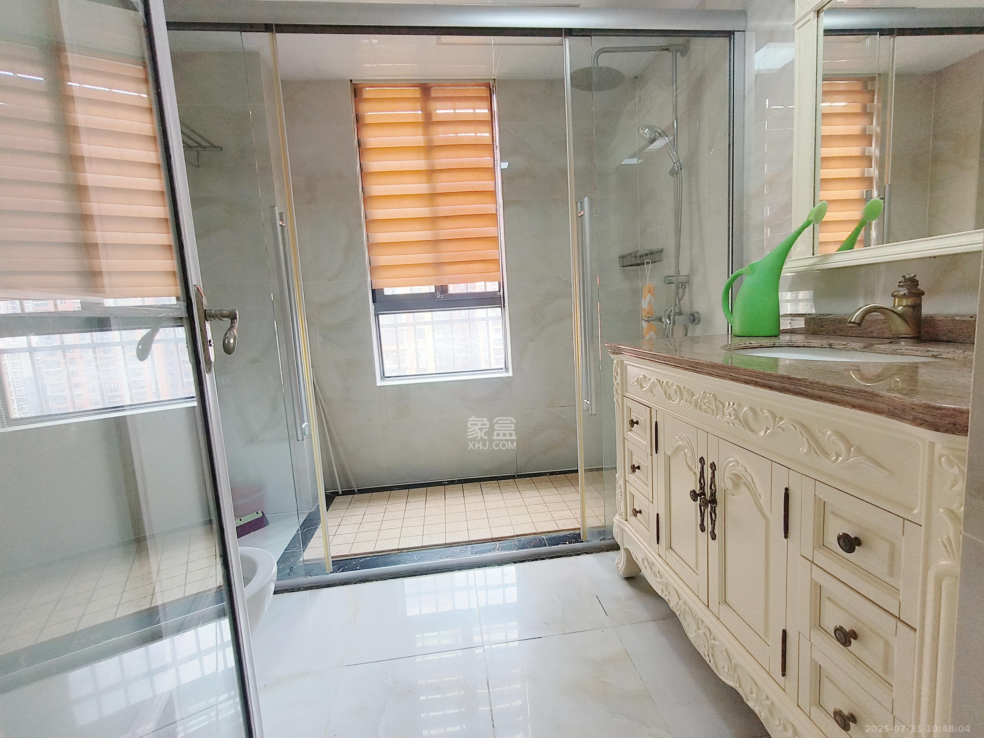 华润凤凰城二期 4室2厅2卫 4000.0元/月 华润凤凰城二期 4室2厅2卫 4000.0元/月室内图