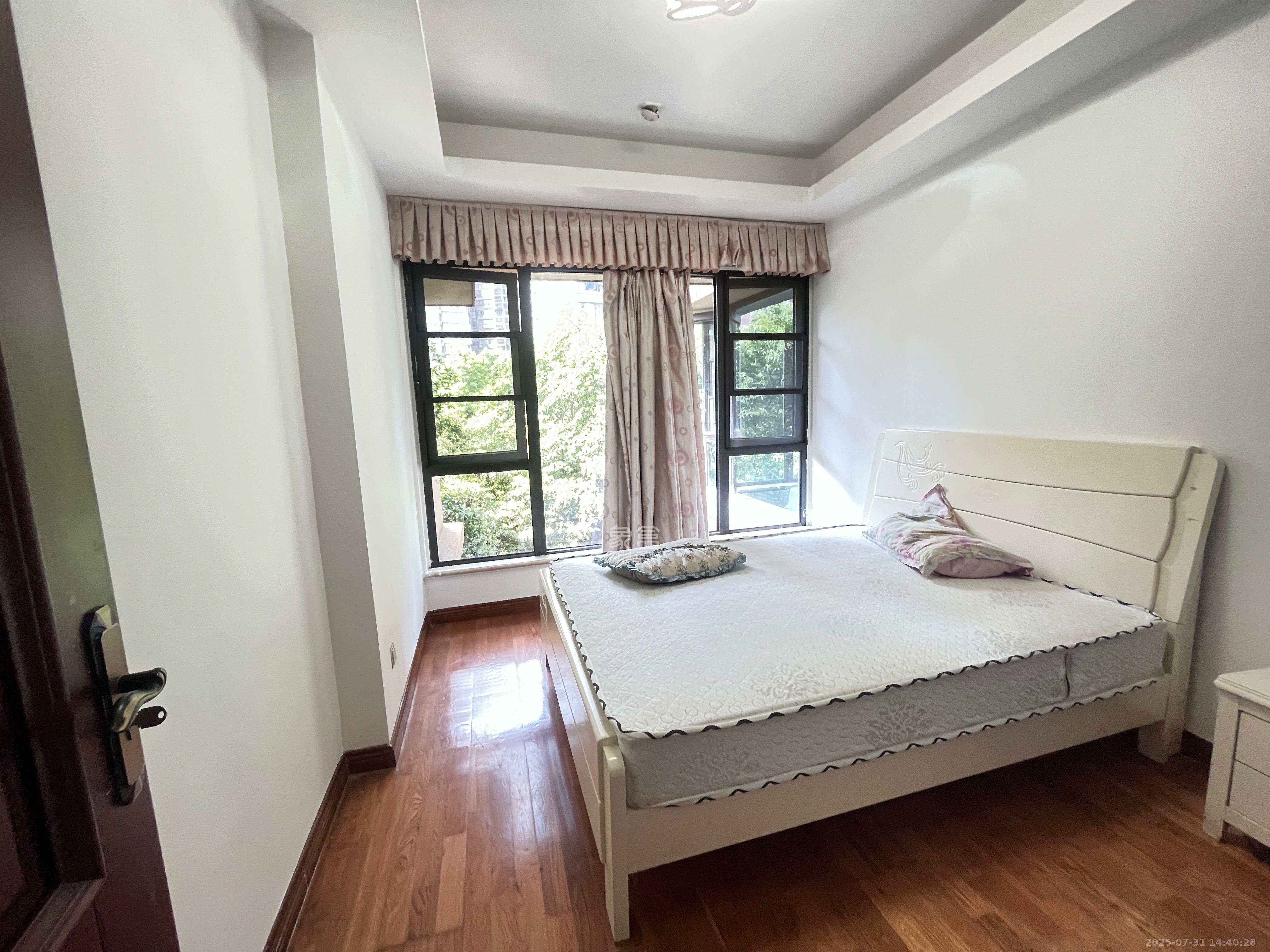 红橡华园(菲莎公馆) 3室2厅2卫 3600.0元/月 红橡华园(菲莎公馆) 3室2厅2卫 3600.0元/月室内图