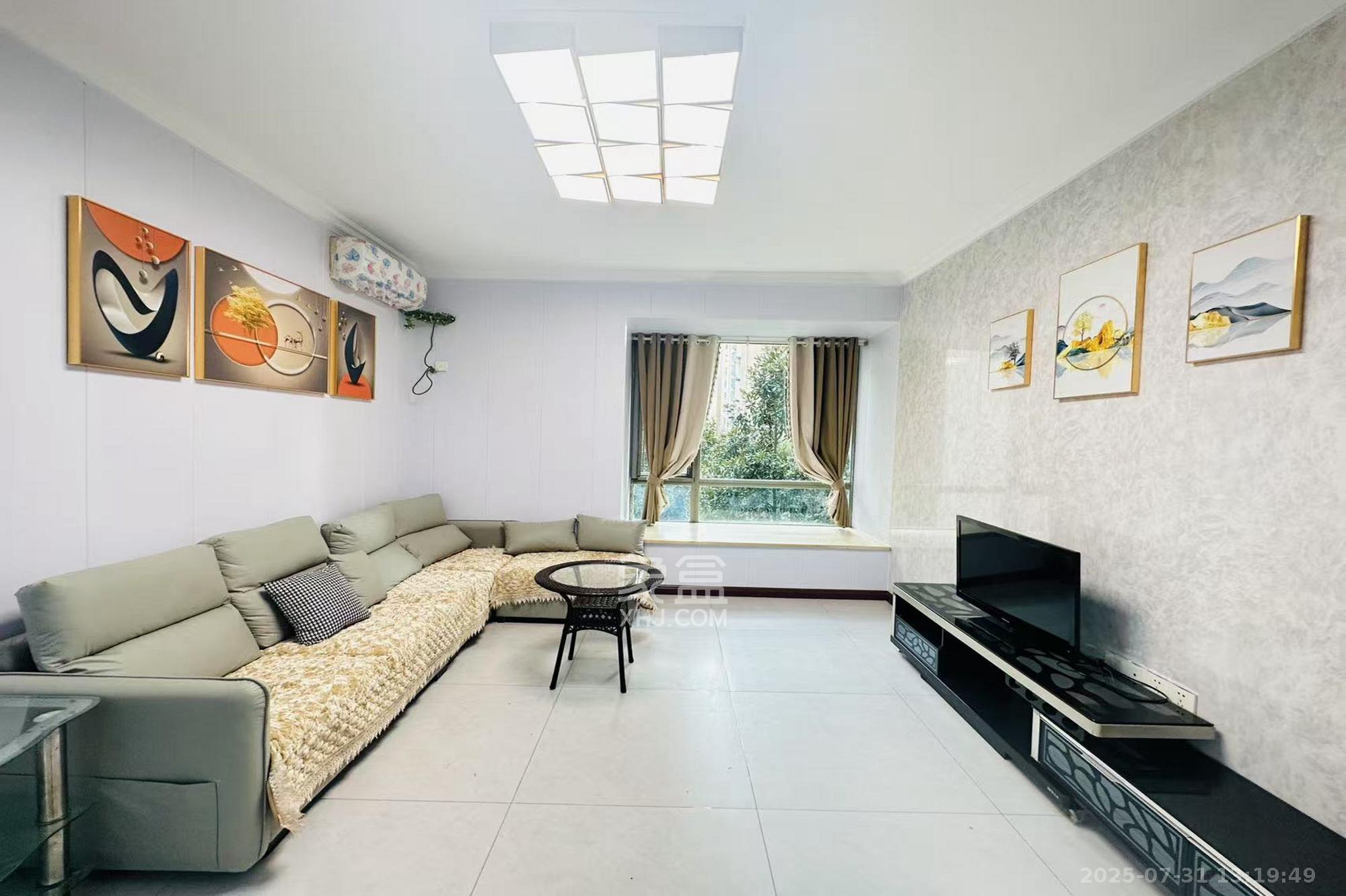 新城新世界一二三期  2室2厅1卫    85.0万客厅