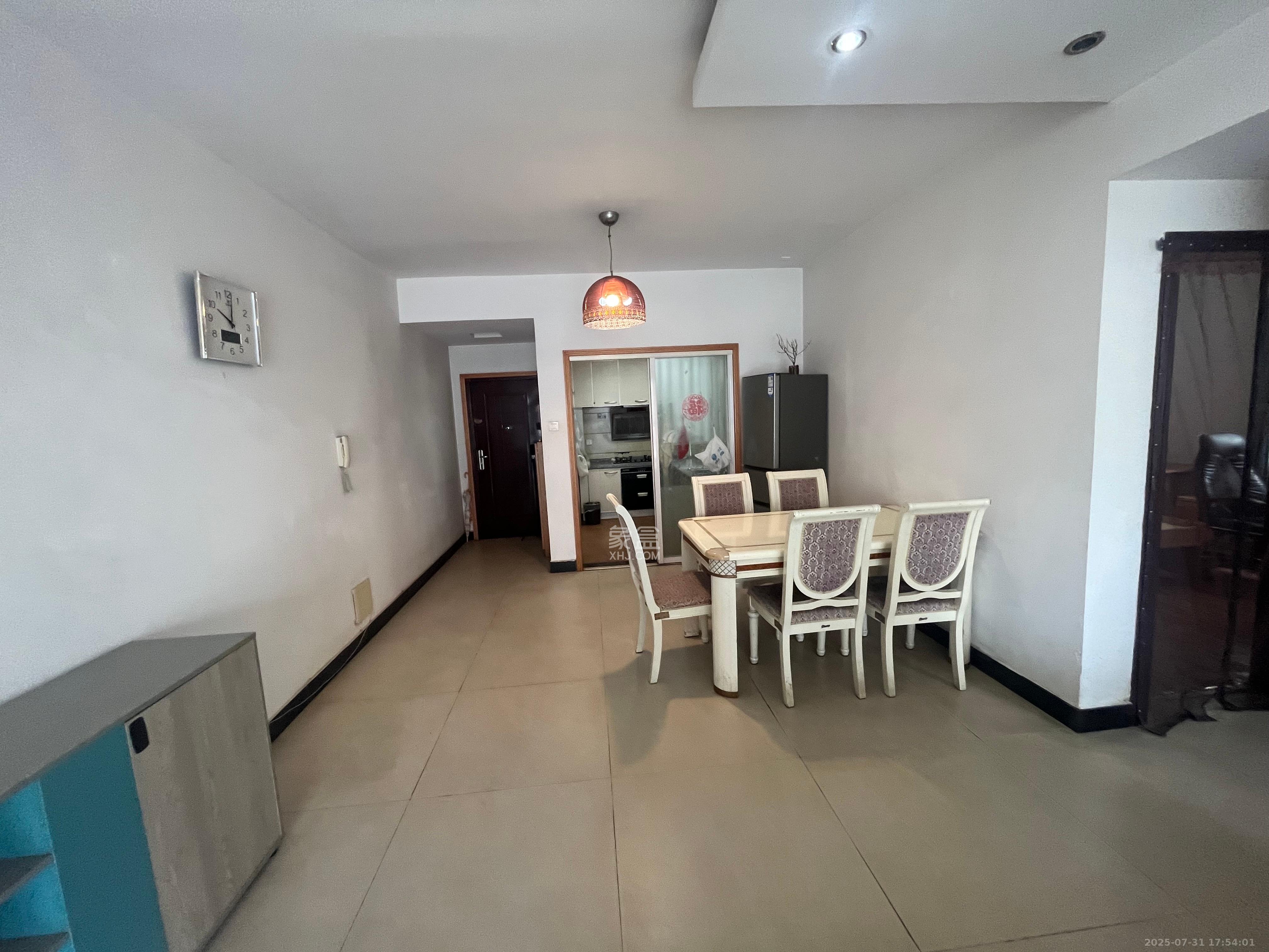 嘉盛华庭（一期、二期、三期）  2室2厅1卫    2300.0元/月室内图