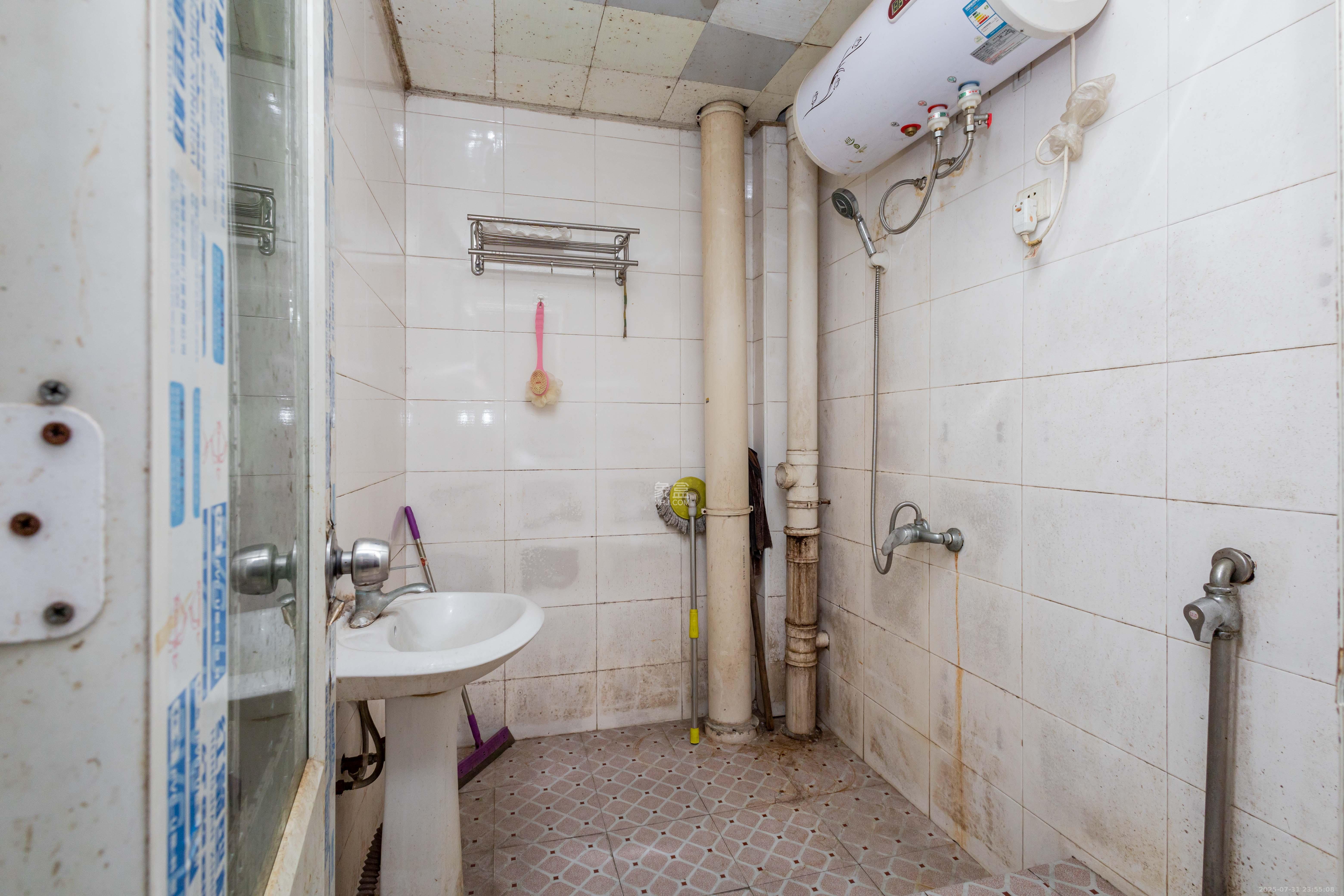 星沙国际物流园/泉星社区 3室2厅2卫 30.7万 星沙国际物流园/泉星社区 3室2厅2卫 30.7万卫生间