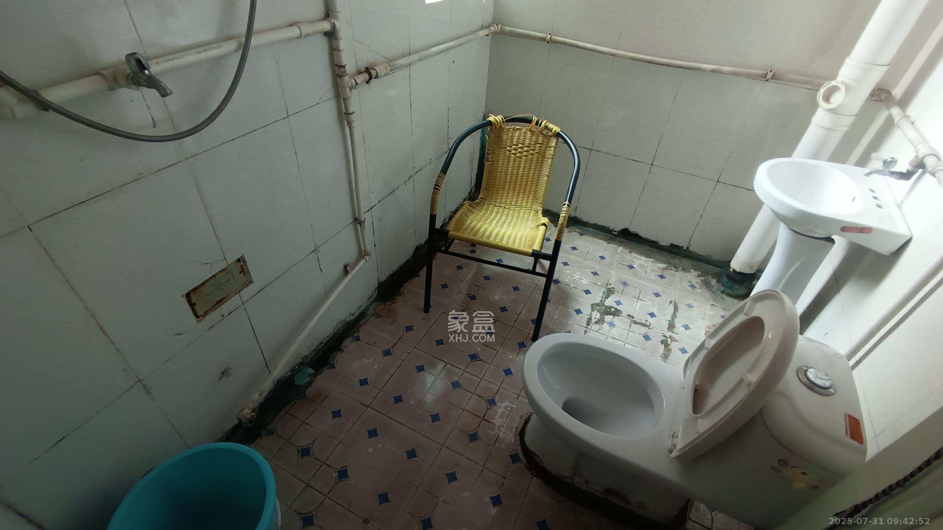 天峰名苑  2室2厅1卫    2400.0元/月室内图