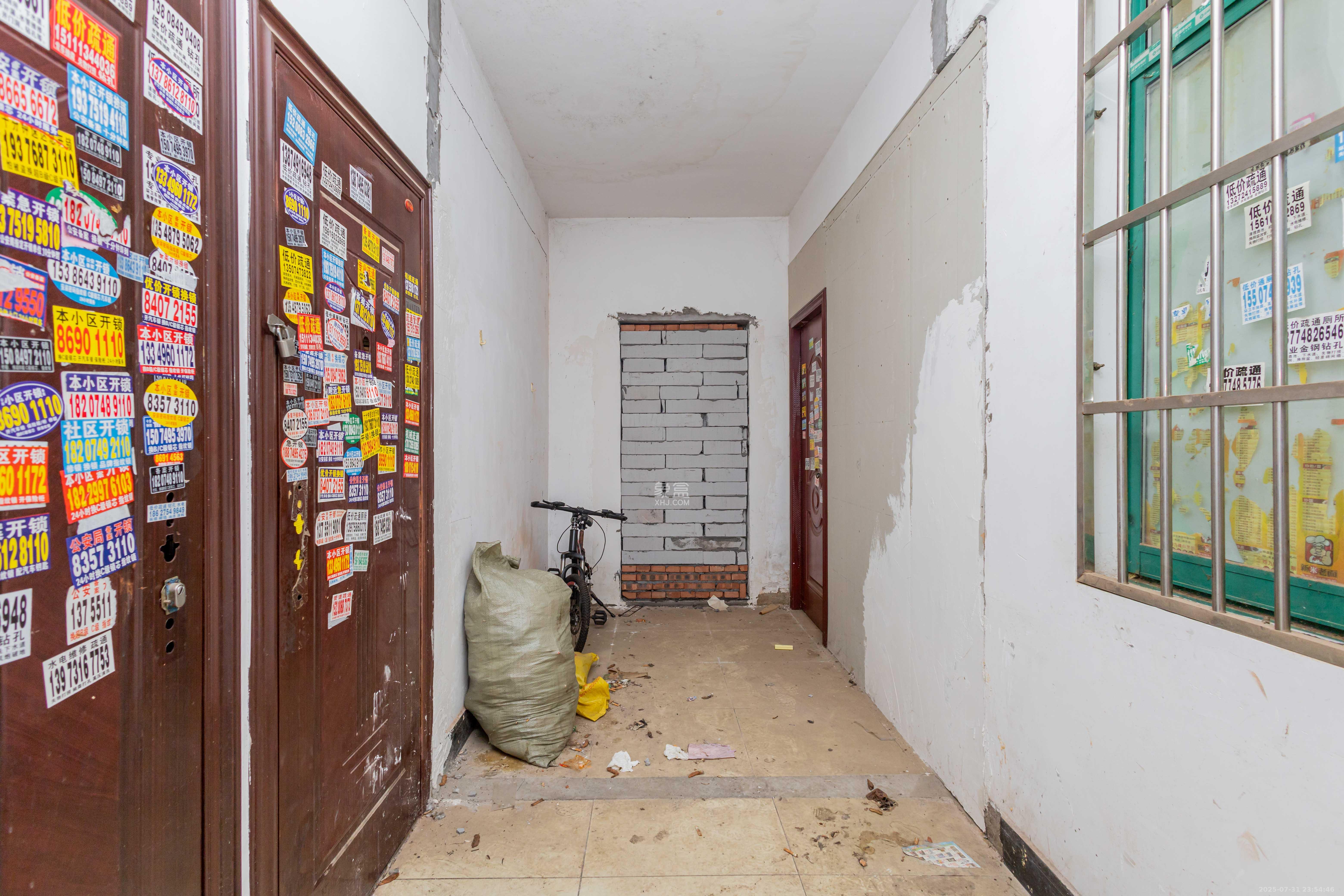 星沙国际物流园/泉星社区  3室2厅2卫    30.0万卧室