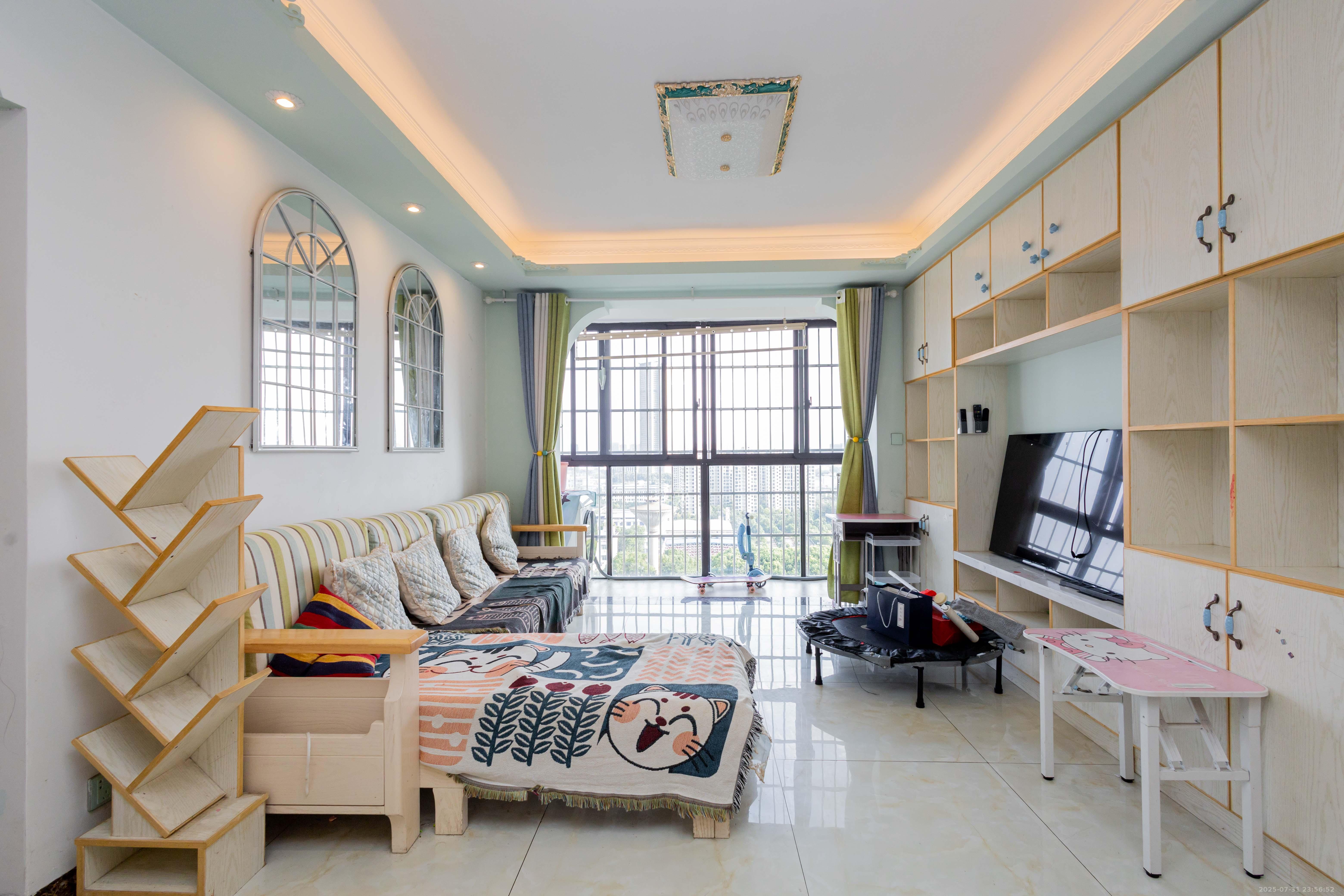 豪都新天地 3室2厅1卫 48.8万 豪都新天地 3室2厅1卫 48.8万客厅