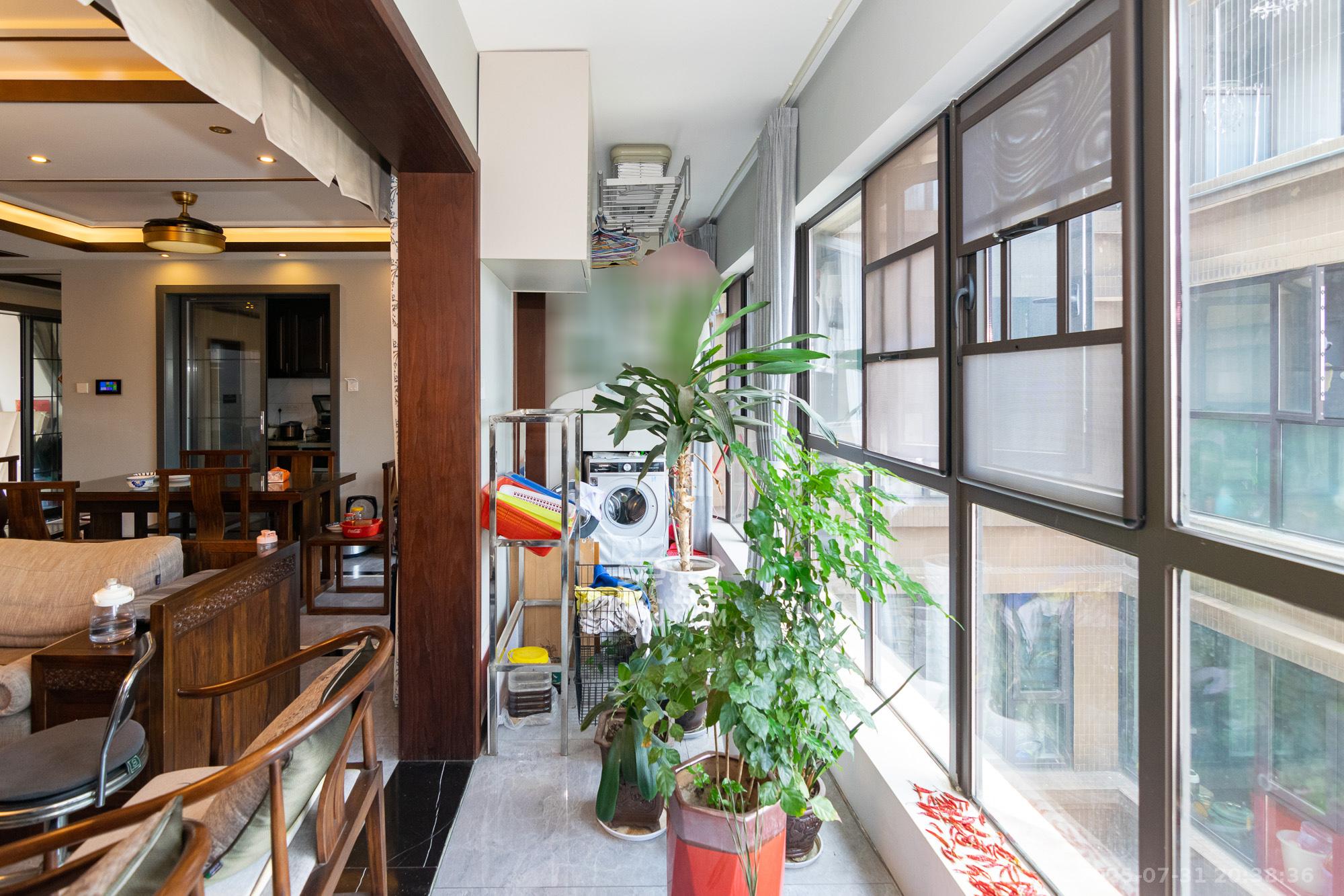 润和美郡（润和紫郡五期）  4室2厅2卫    128.0万阳台