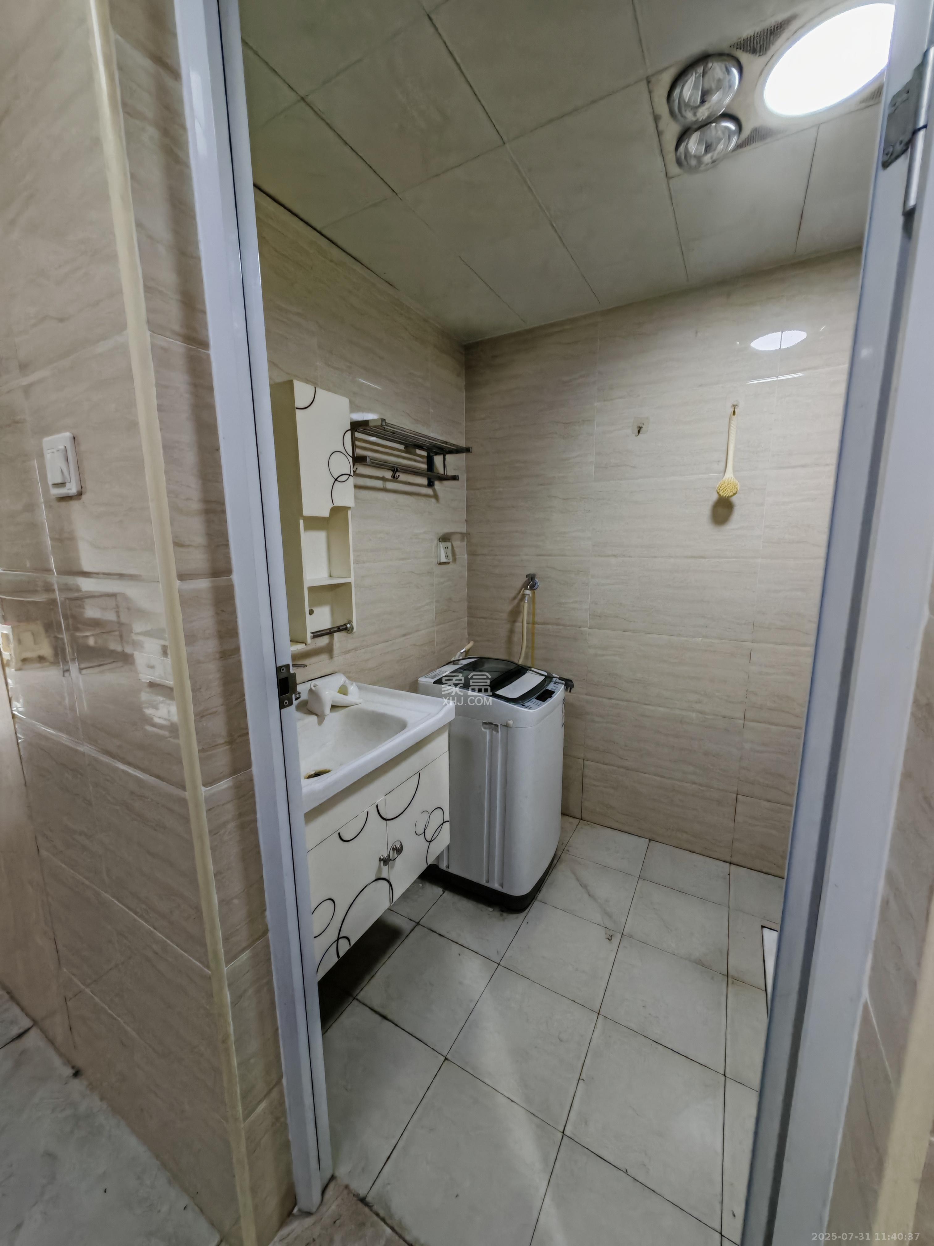 新世界广场  1室1厅1卫    1500.0元/月室内图