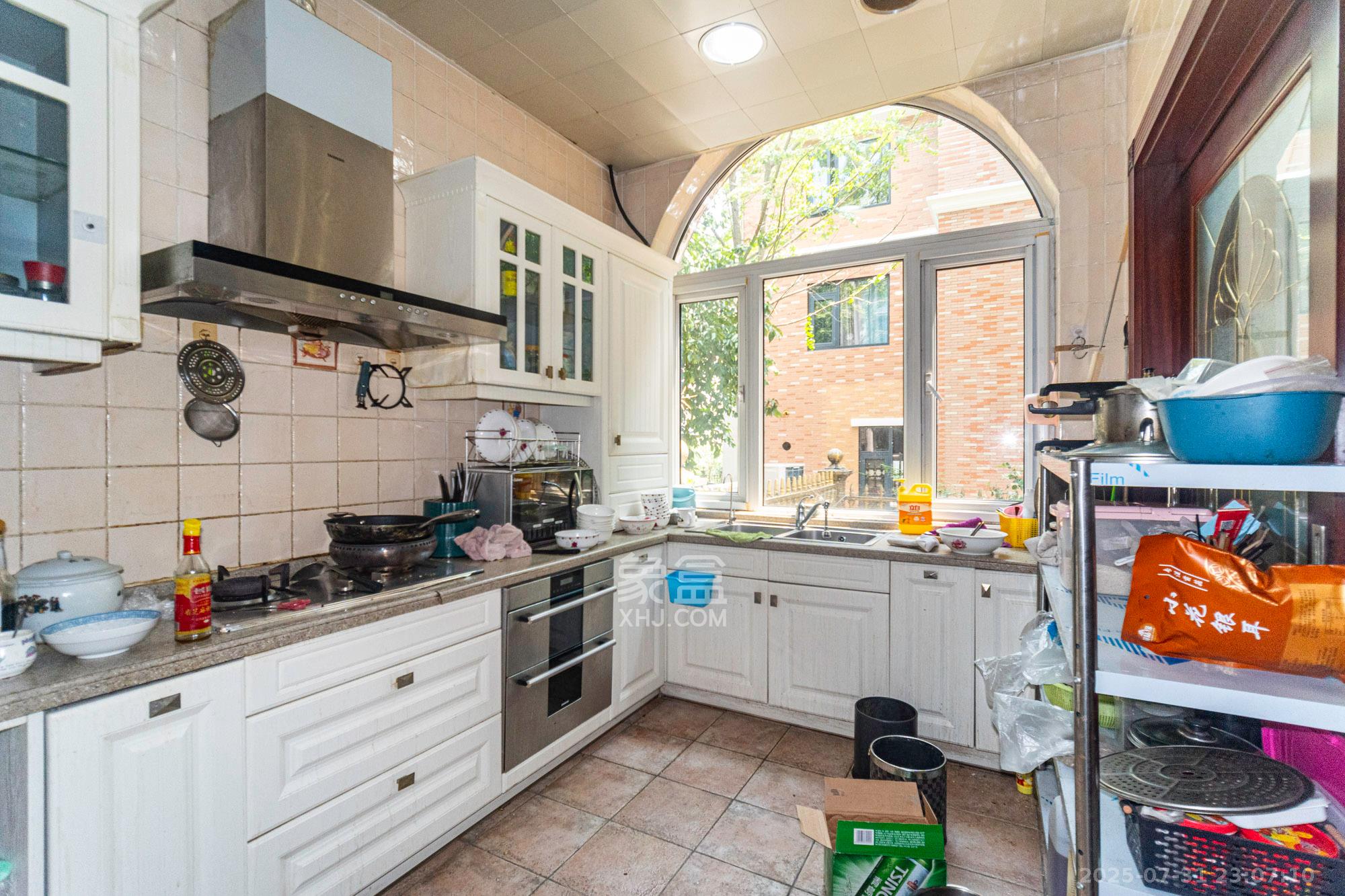 湘龙家园  6室2厅4卫    425.0万 湘龙家园  6室2厅4卫    425.0万厨房