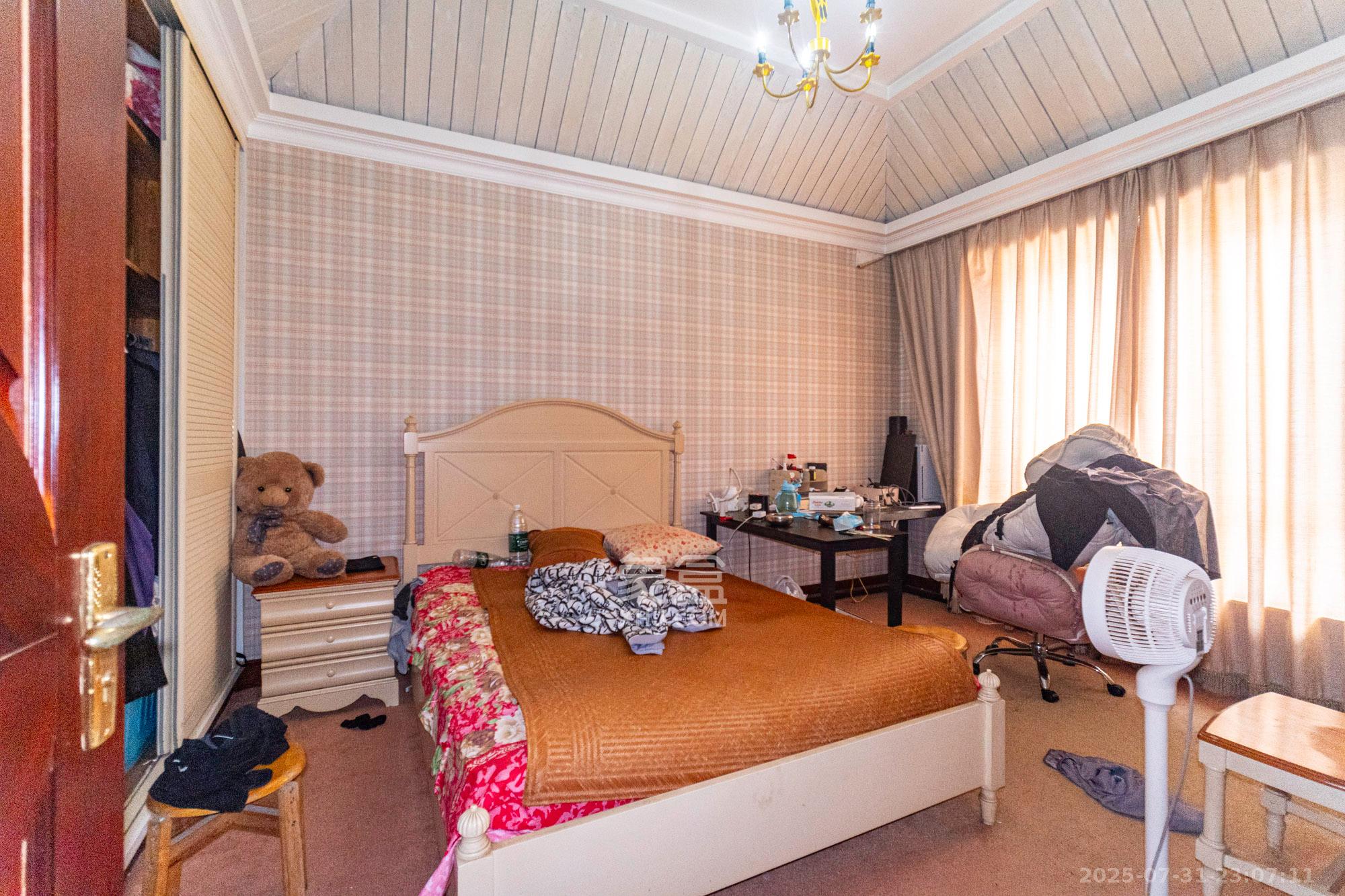 湘龙家园  6室2厅4卫    425.0万 湘龙家园  6室2厅4卫    425.0万卧室