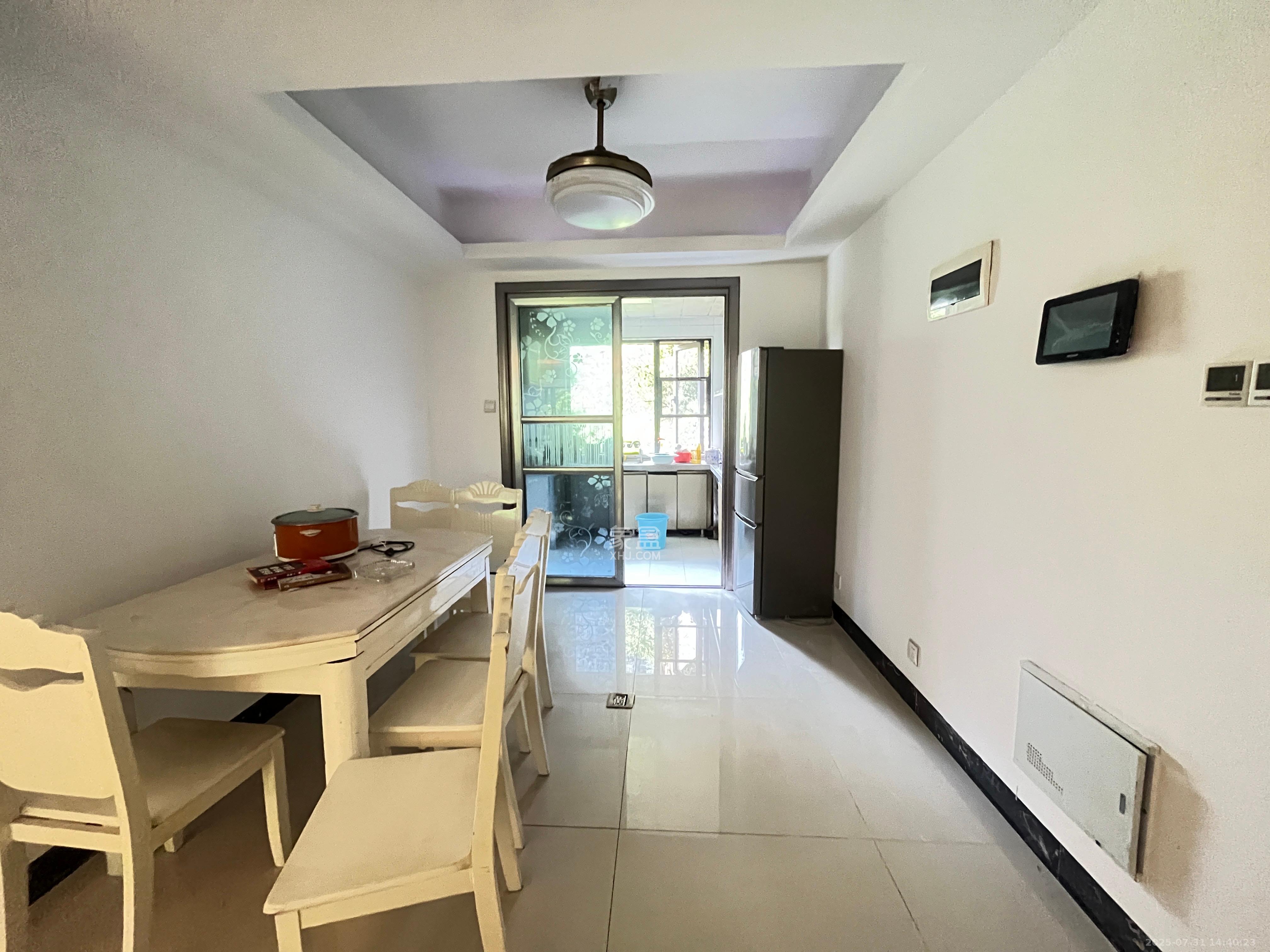 红橡华园(菲莎公馆)  3室2厅2卫    3600.0元/月室内图