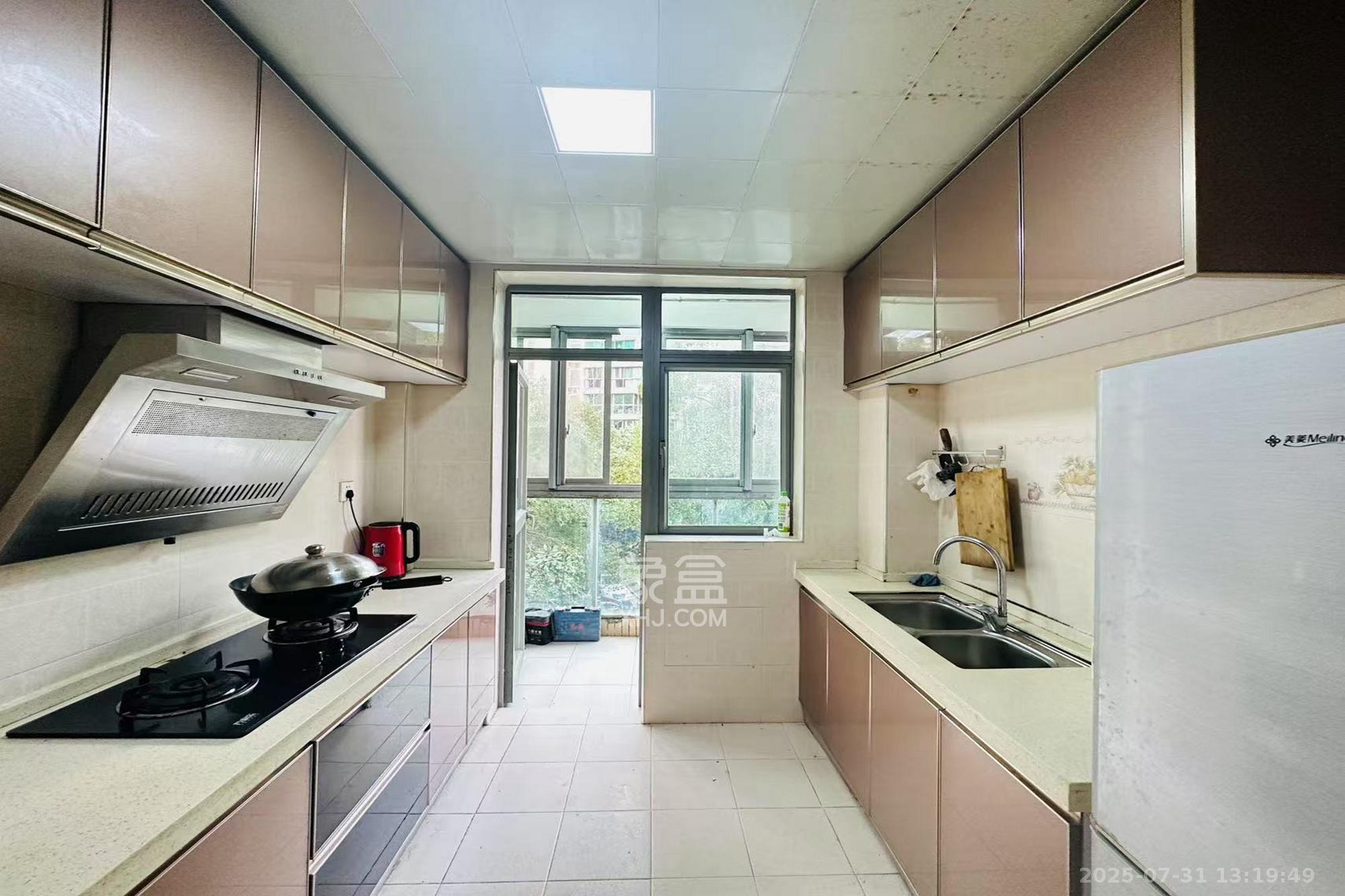 新城新世界一二三期  2室2厅1卫    85.0万厨房