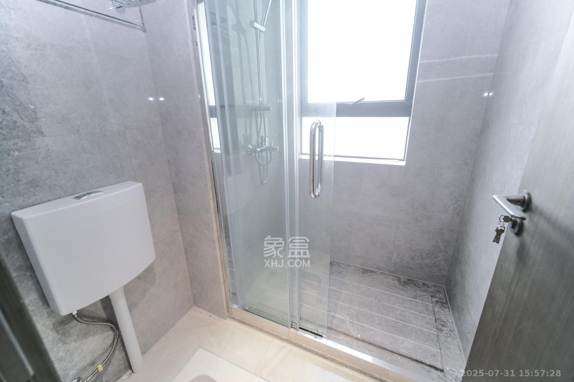 荣盛锦绣学府  3室2厅2卫    105.0万 荣盛锦绣学府  3室2厅2卫    105.0万卫生间