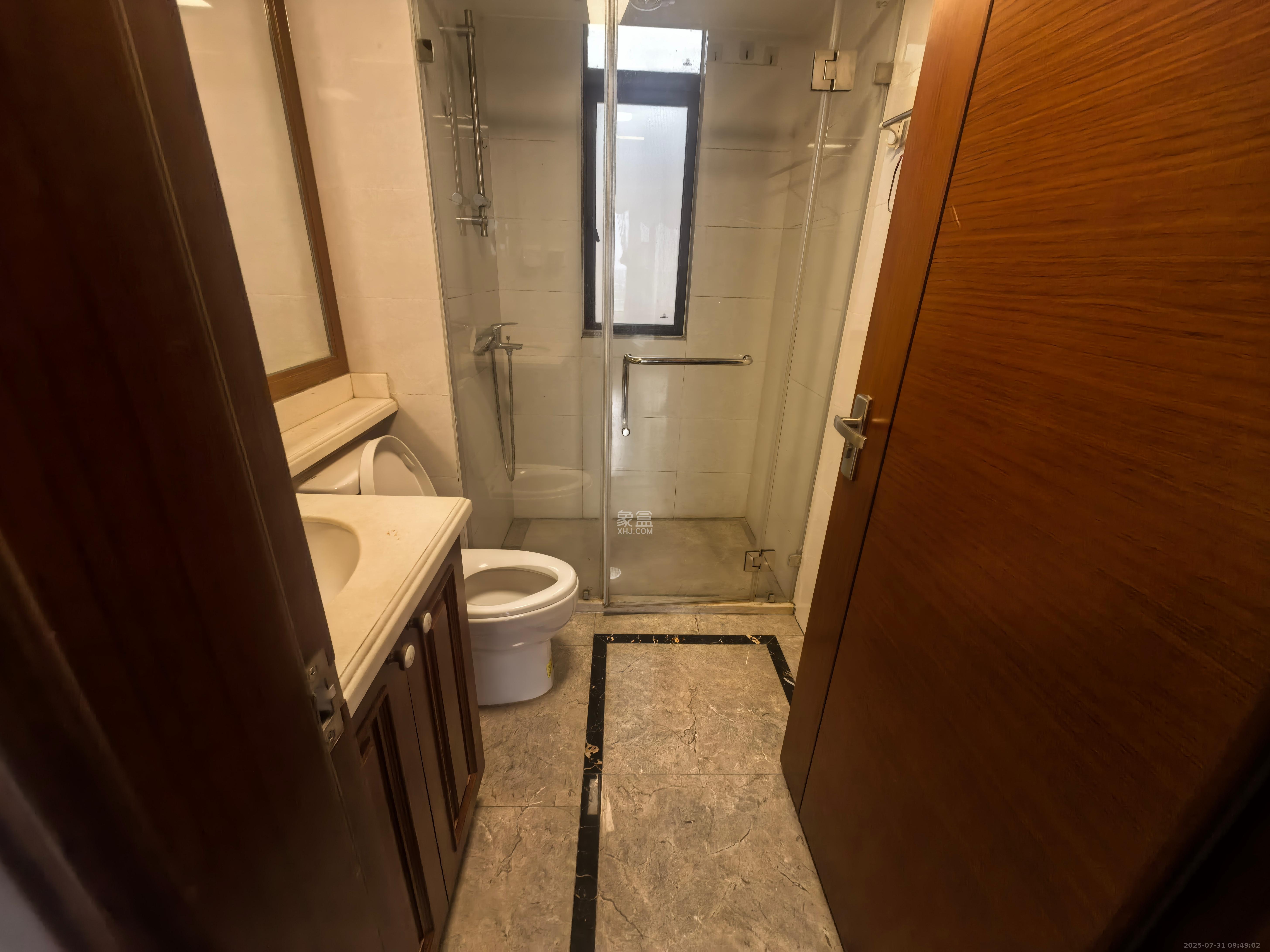 中海国际五期 3室2厅2卫 2200.0元/月 中海国际五期 3室2厅2卫 2200.0元/月室内图