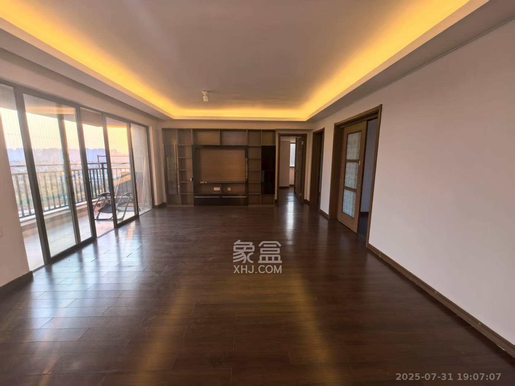 万科白鹭郡 4室2厅2卫 3100.0元/月 万科白鹭郡 4室2厅2卫 3100.0元/月室内图