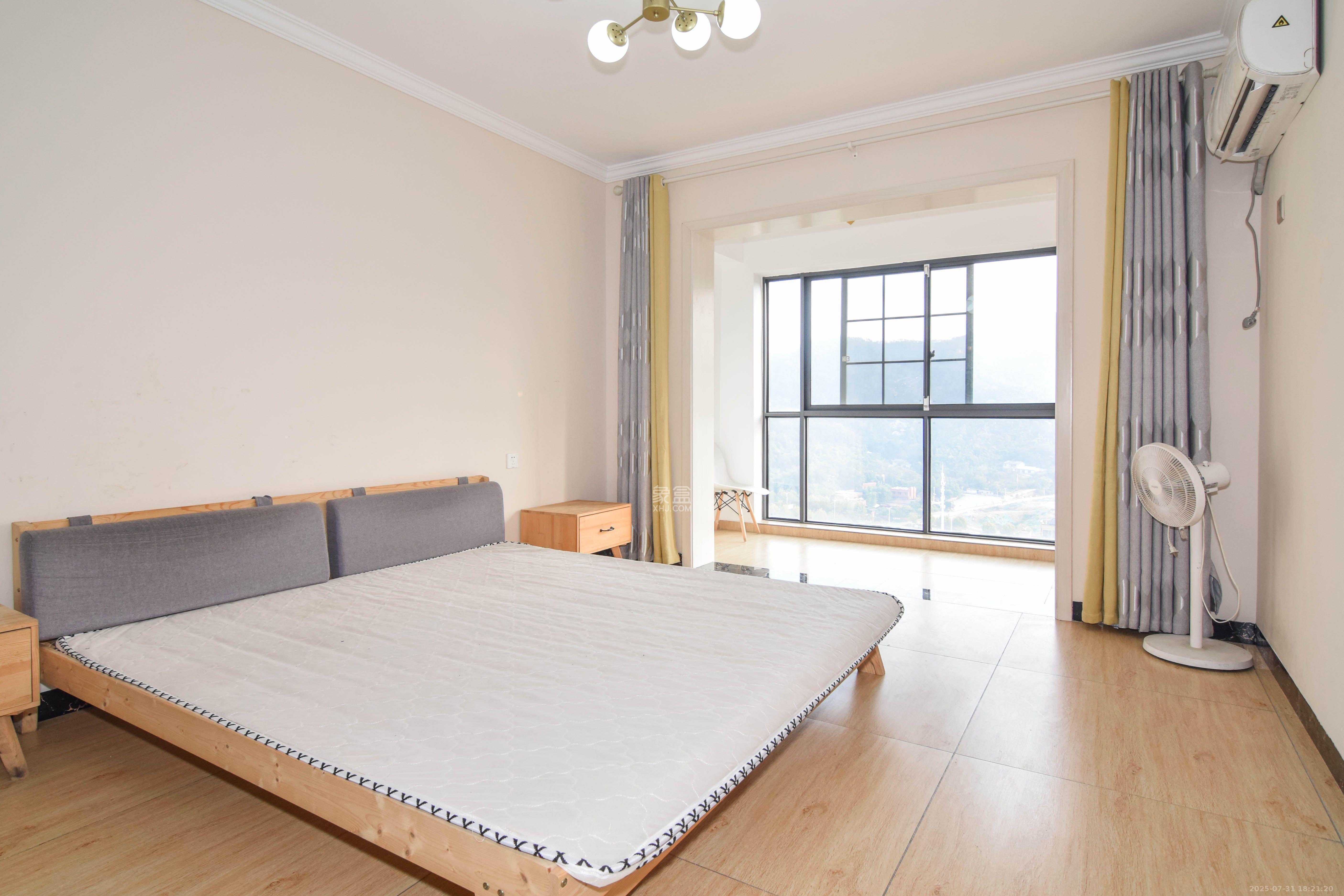 澳海谷山府  4室2厅2卫    2000.0元/月室内图