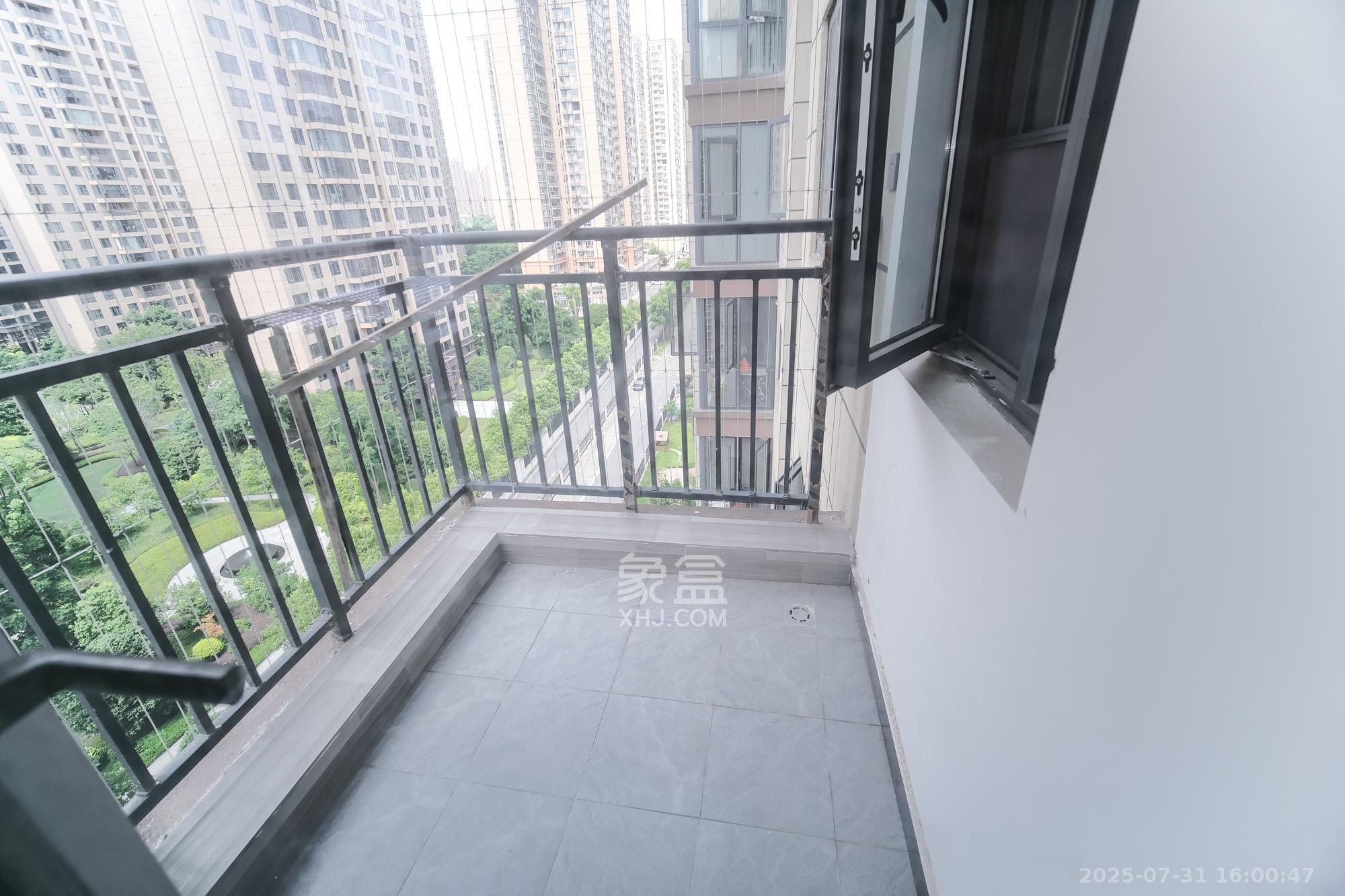 永宏万家里 3室2厅2卫 106.8万 永宏万家里 3室2厅2卫 106.8万阳台