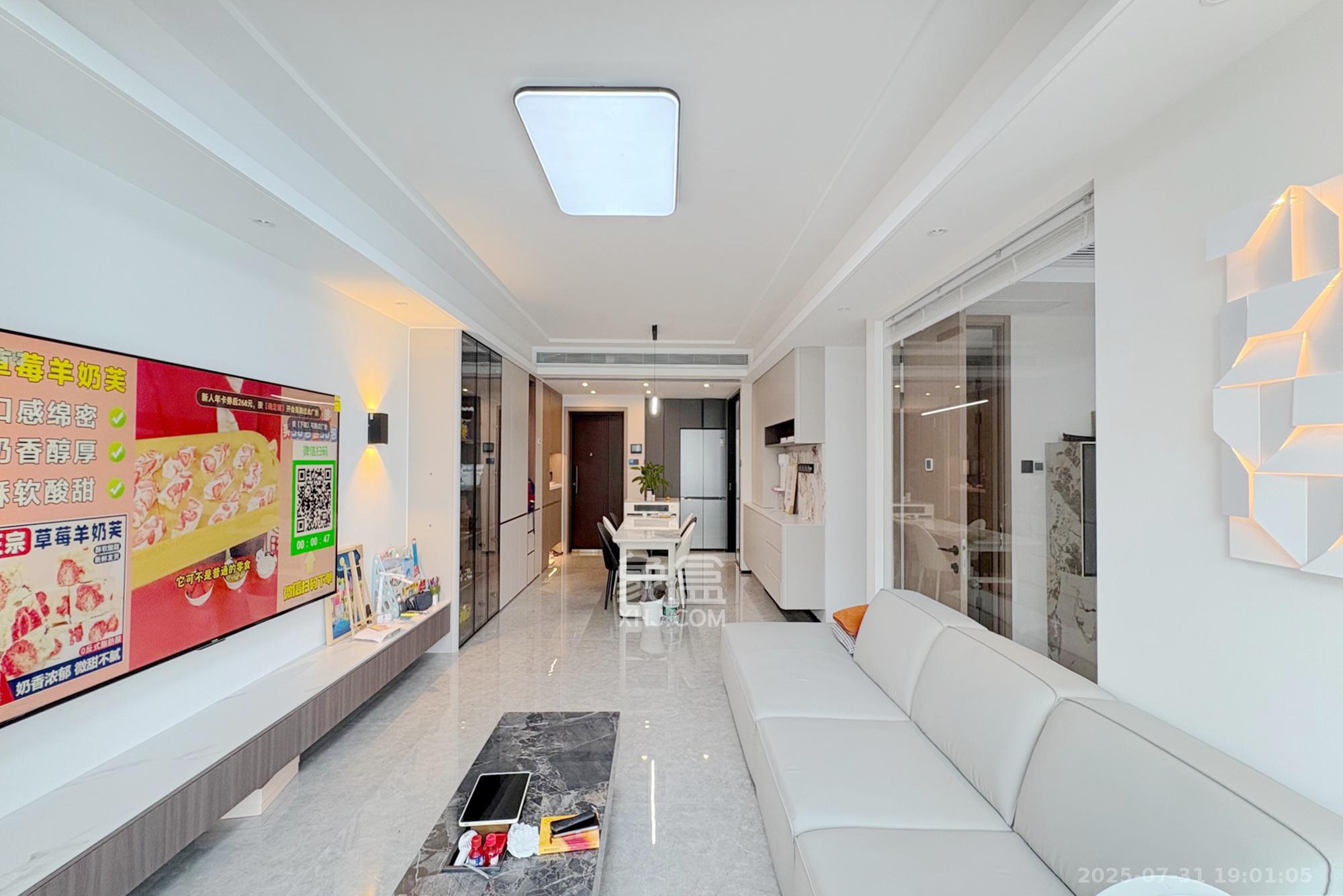 世茂璀璨风华  3室2厅2卫    180.0万客厅